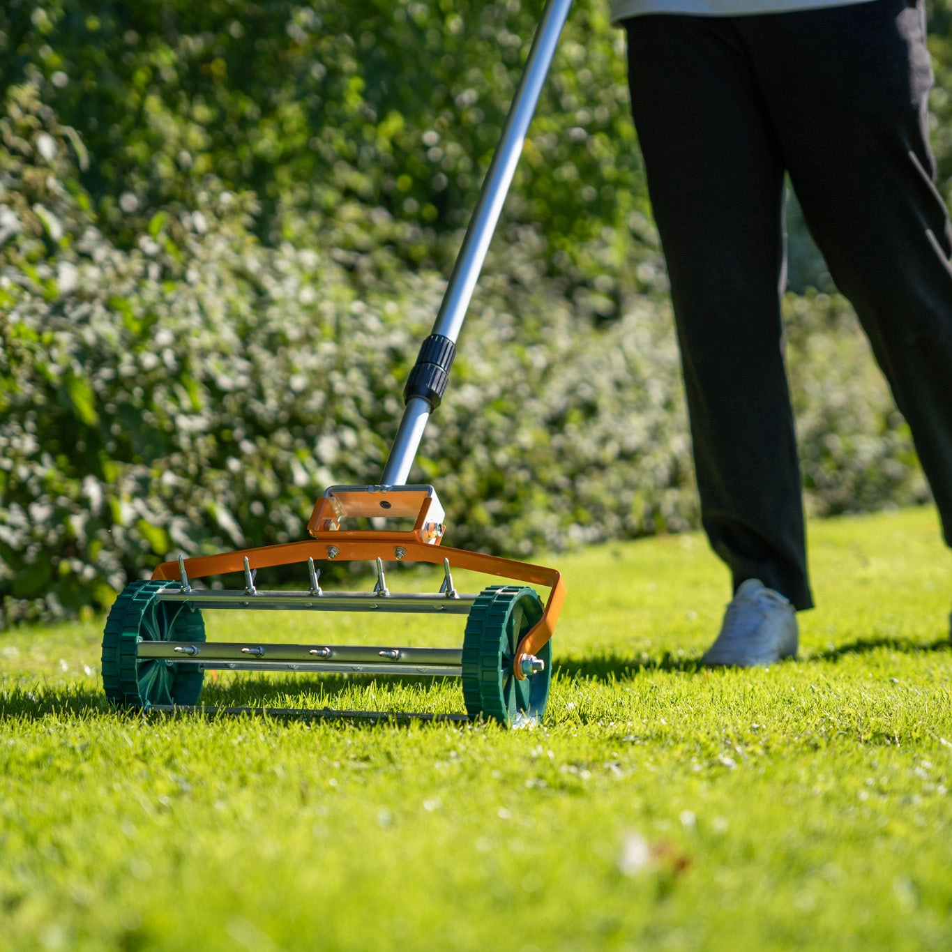 100cm Lawn Leveller & Aerator  Green