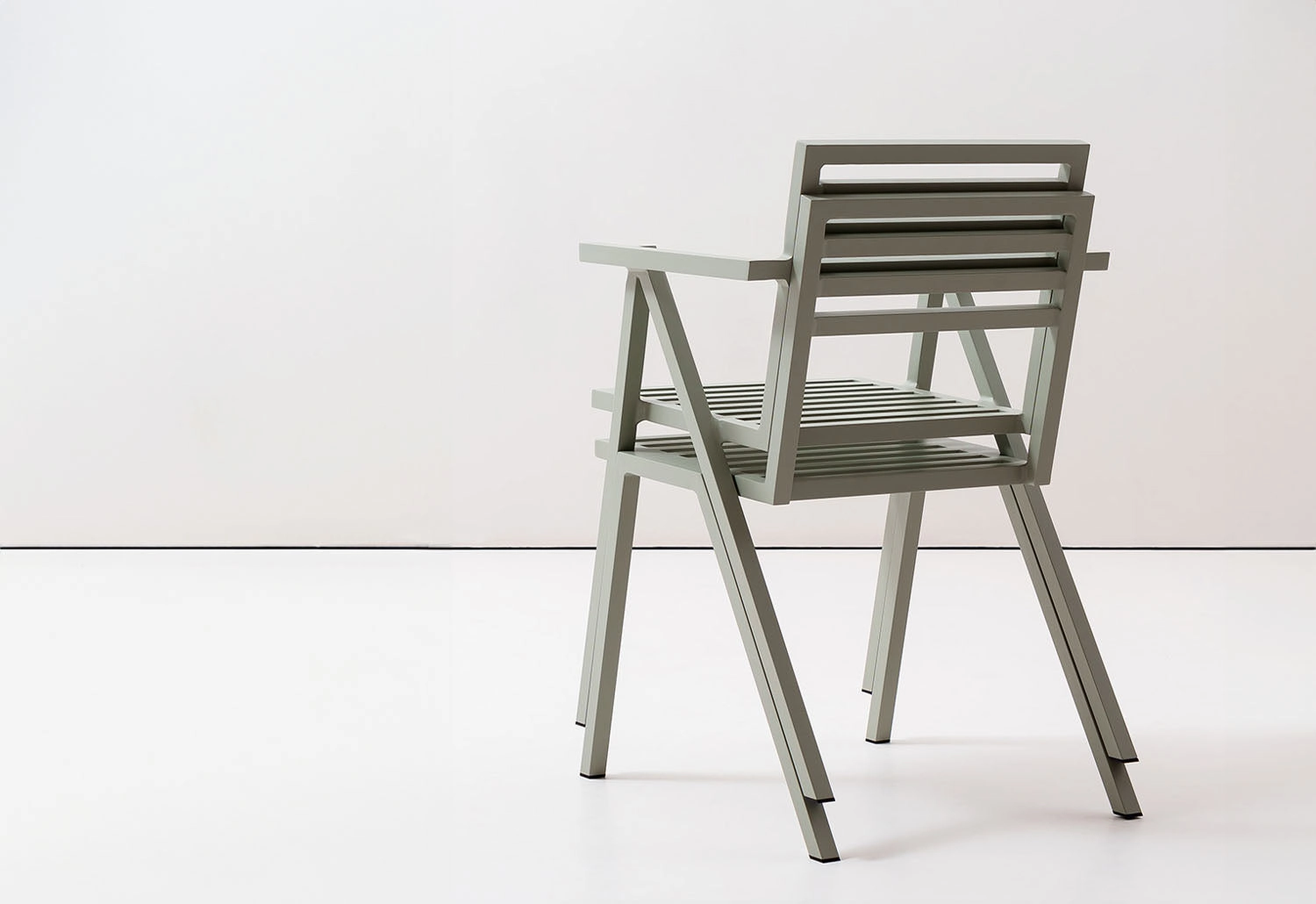 19 Outdoors Stacking Armchair