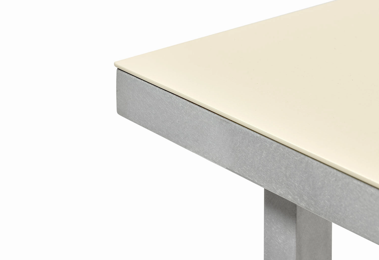 Alu Dining Table