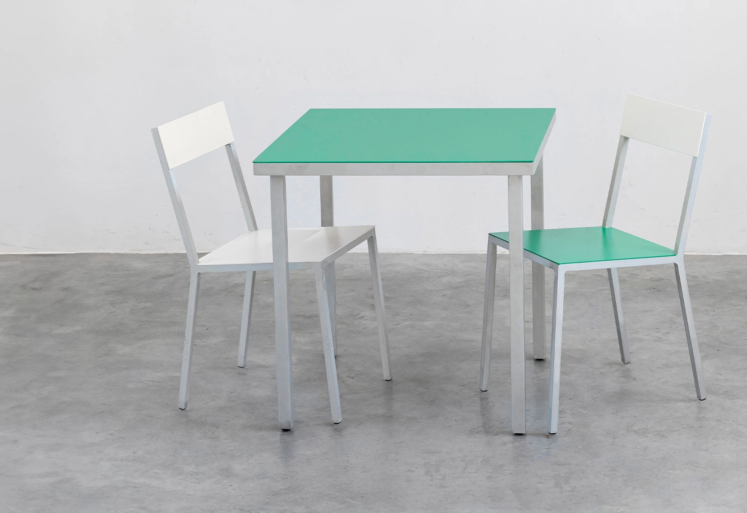 Alu Dining Table