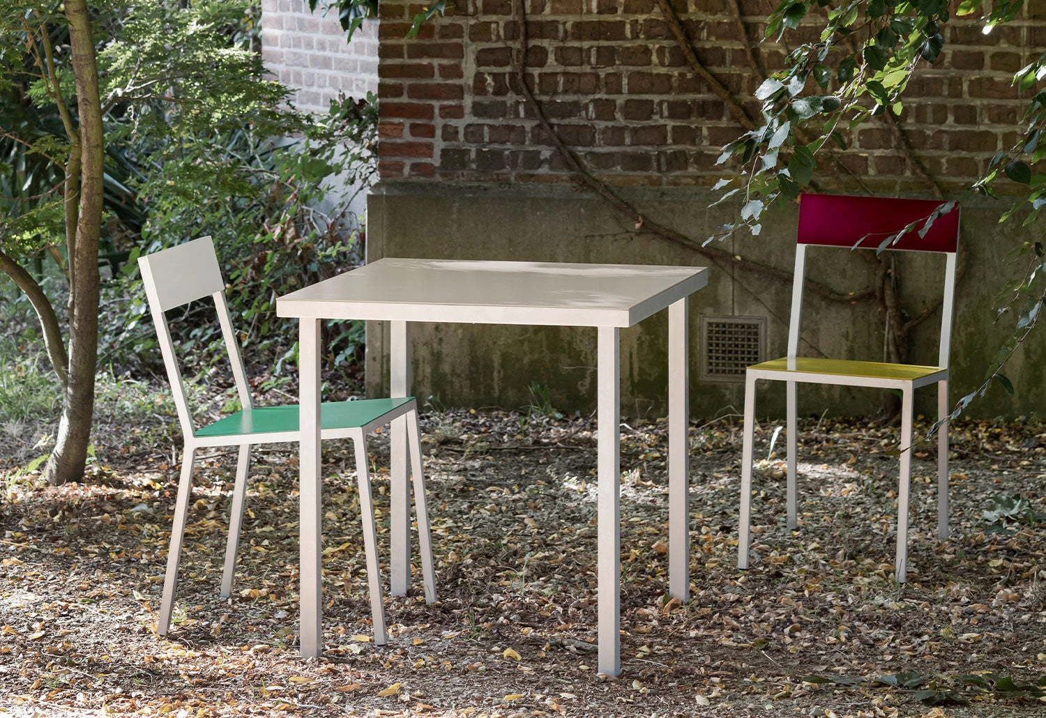 Alu Dining Table