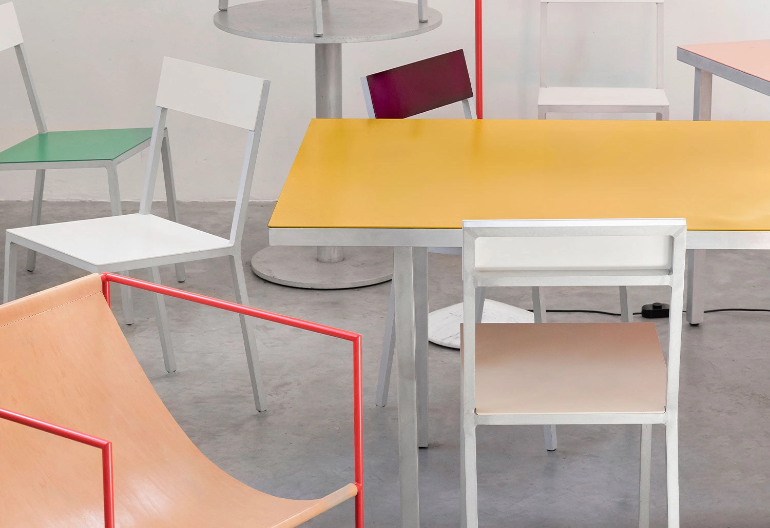 Alu Dining Table