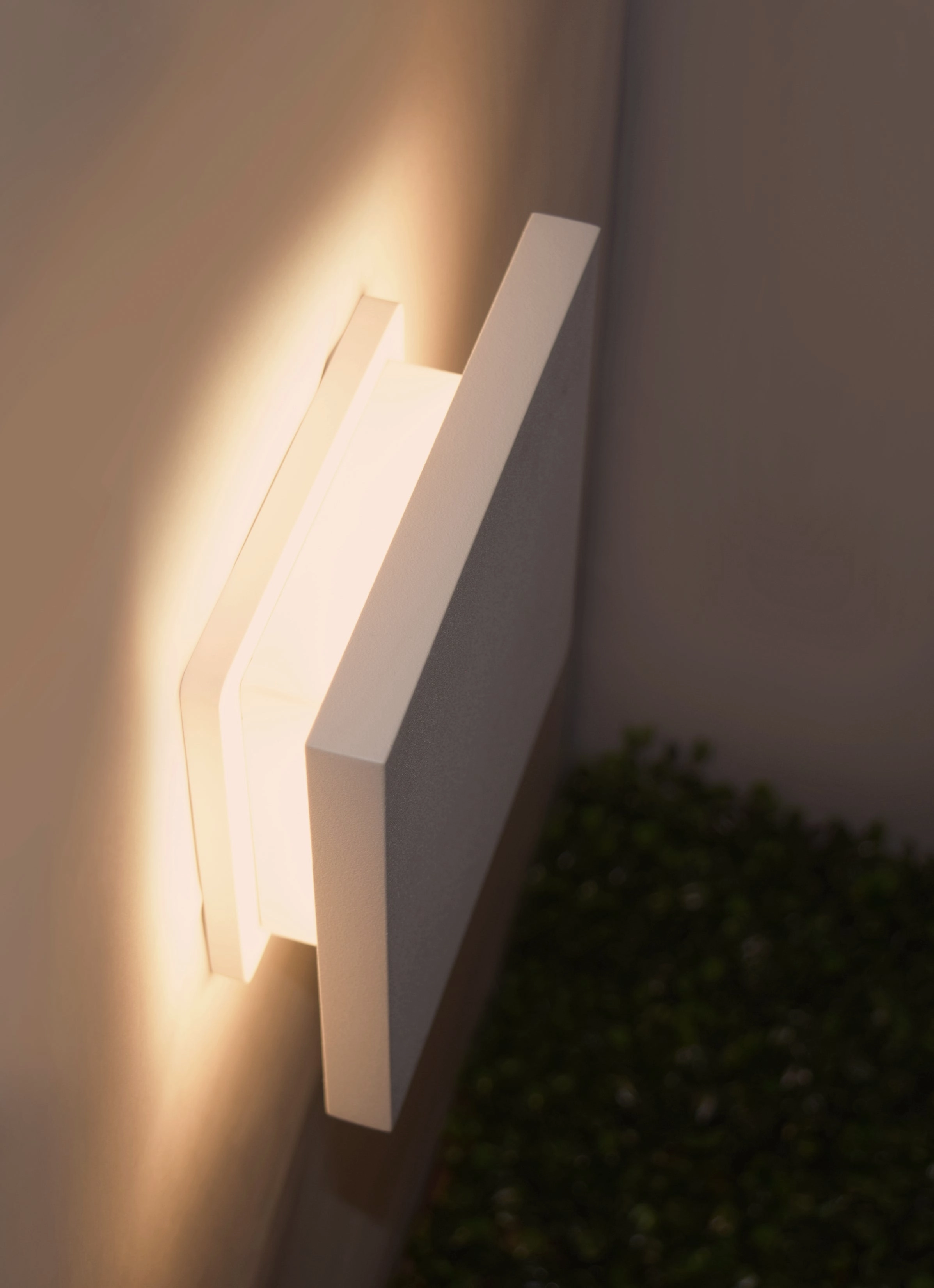 Alumilux Tau LED Outdoor Wall Sconce White