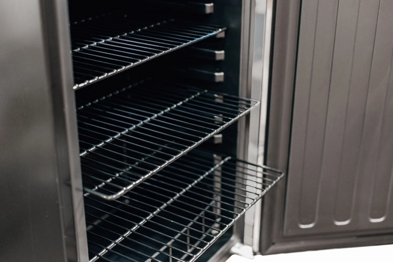 American Made Grills 22" 4.1c Fridge Reversible Door with Lock RFR-22S