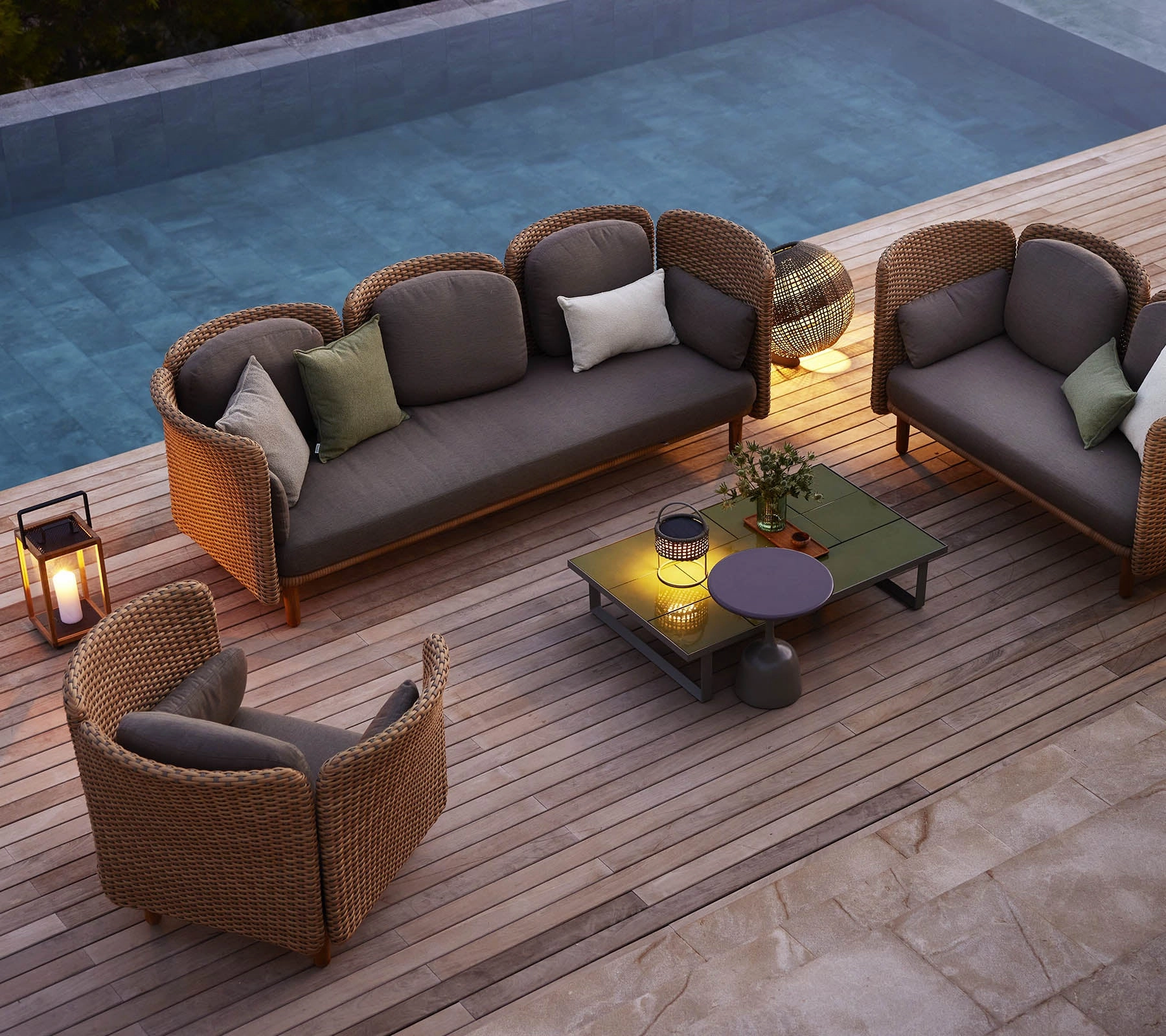 Arch lounge chair w/ high arm/backrest