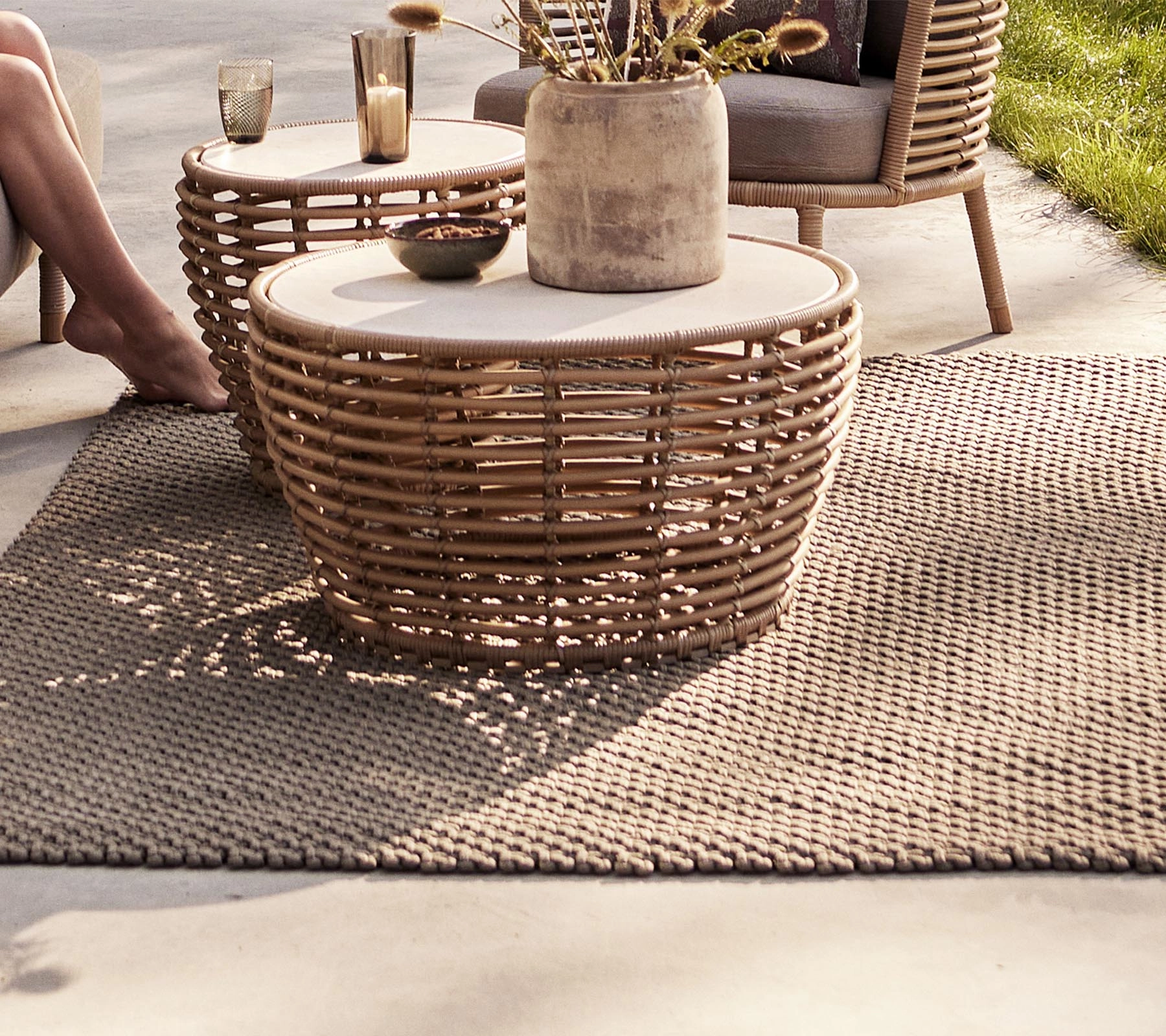 Basket coffee table, large