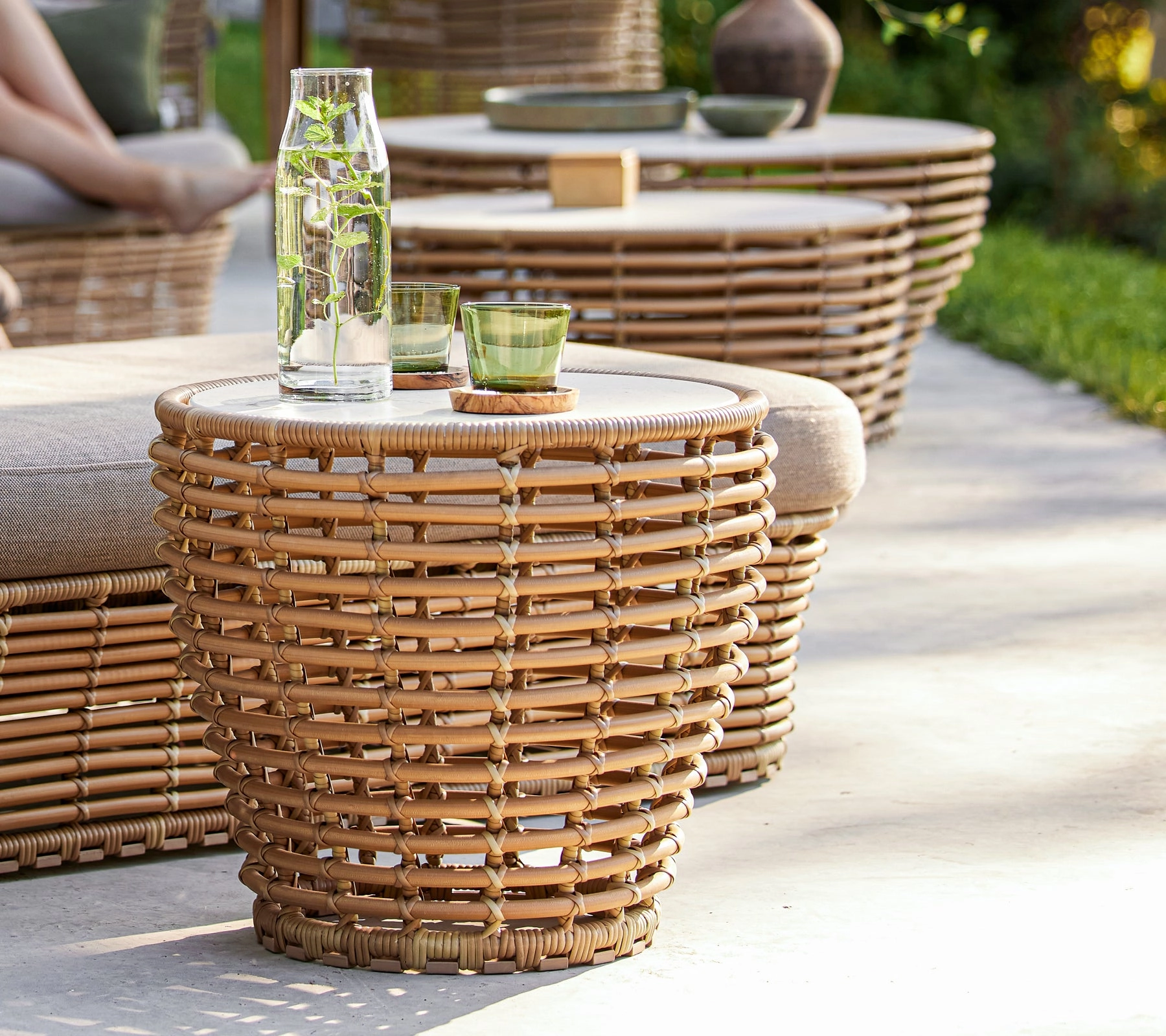 Basket coffee table, small