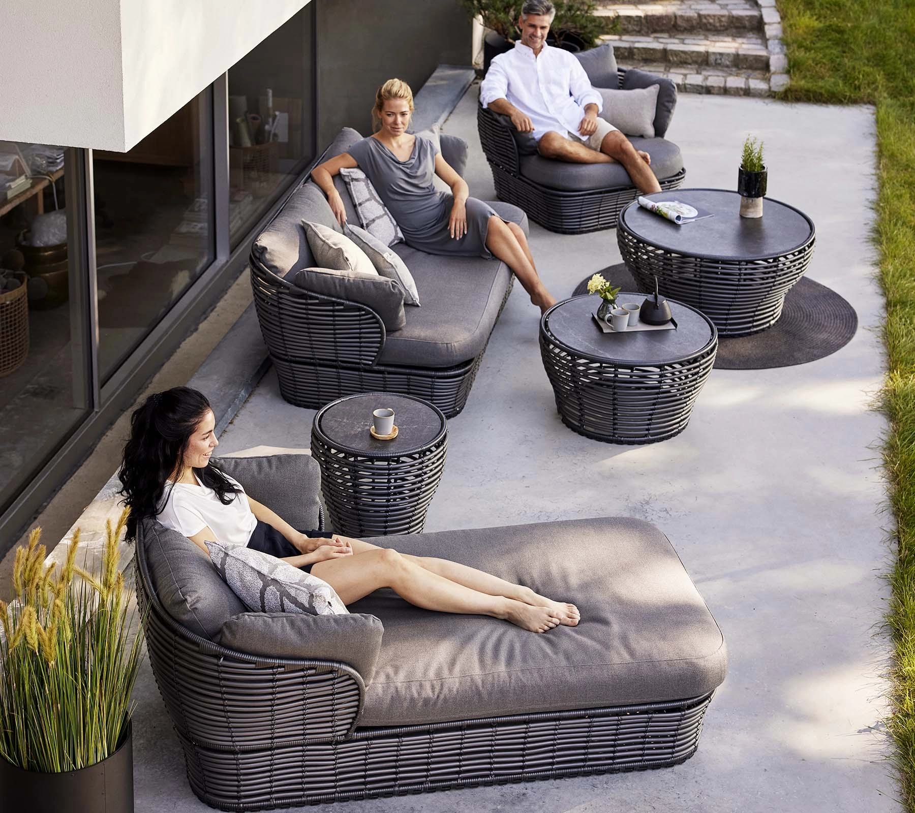 Basket coffee table, small