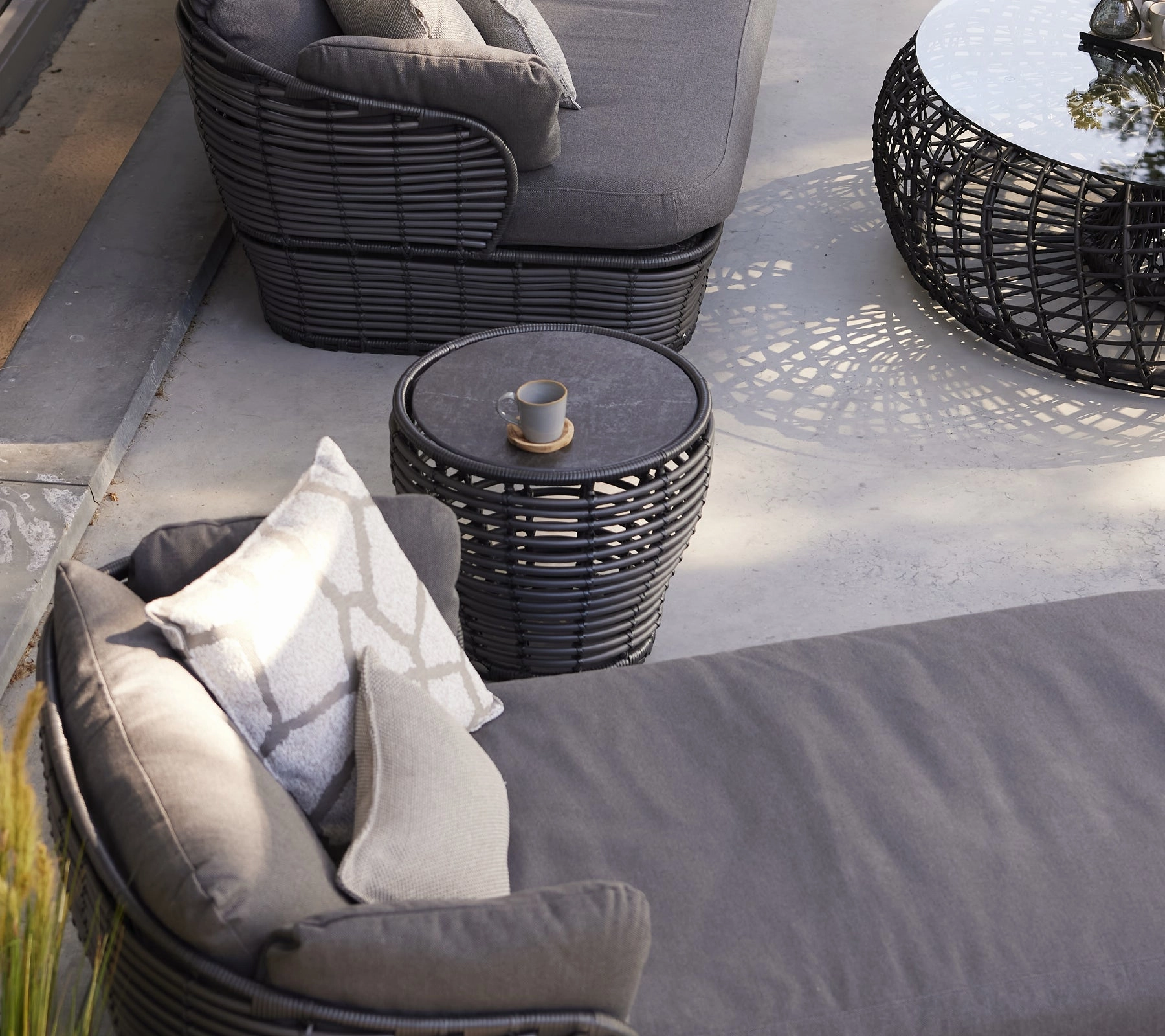 Basket coffee table, small