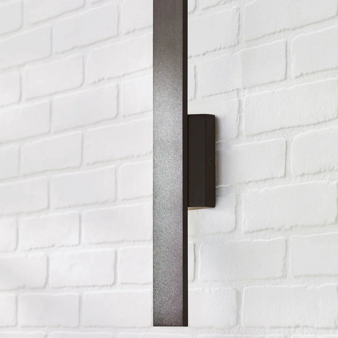 Blade 18 Outdoor Wall
