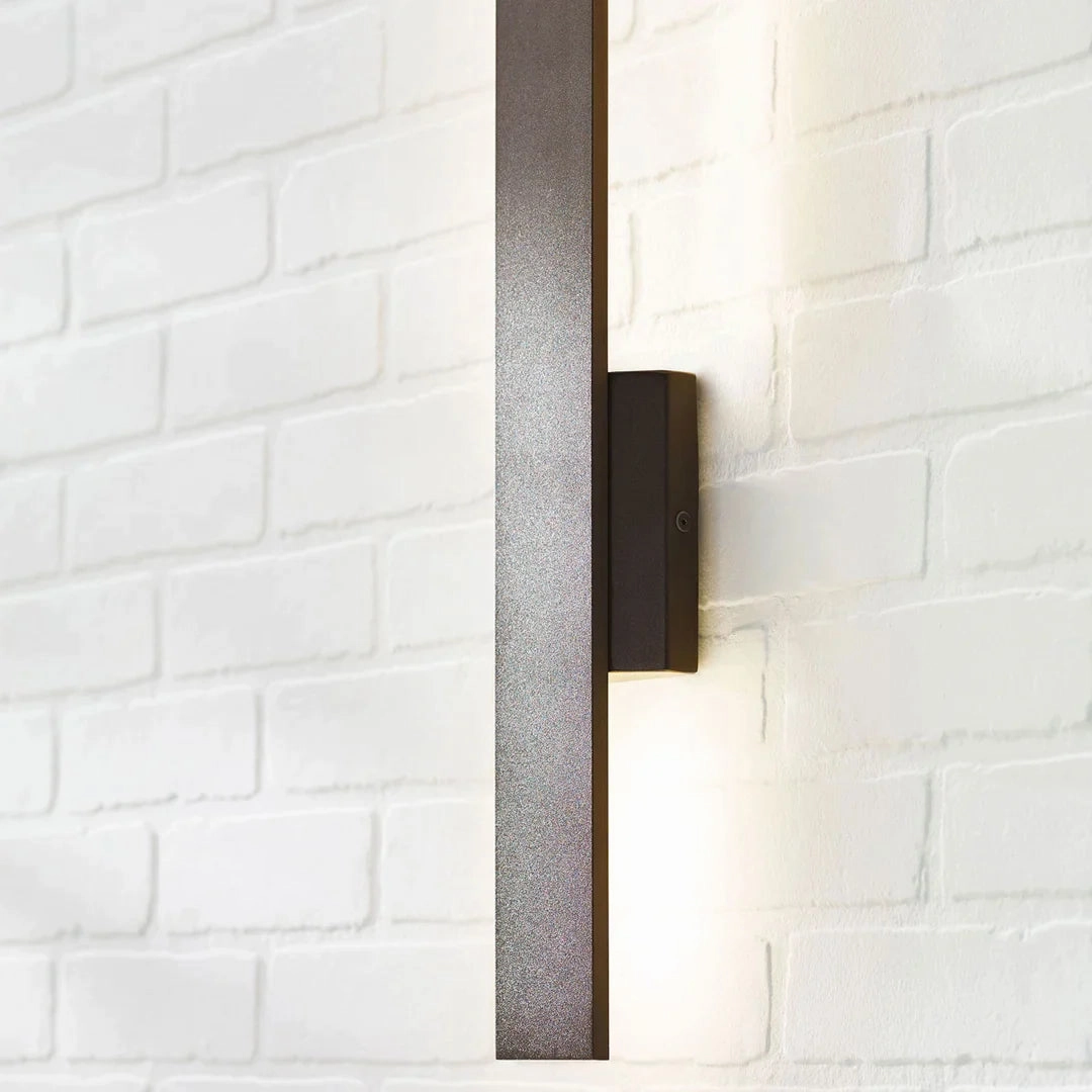Blade 18 Outdoor Wall