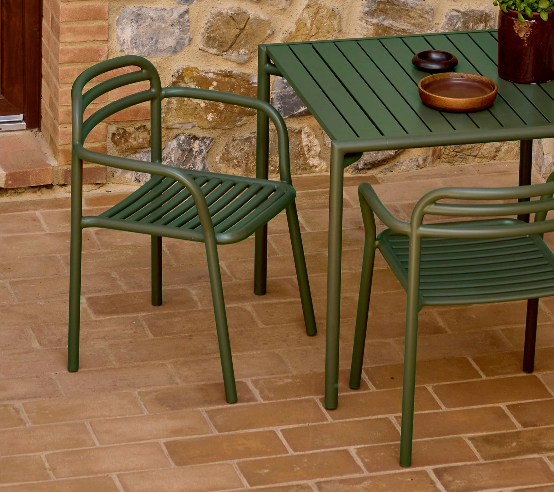 Bliss dining table incl. 2 Bliss armchairs