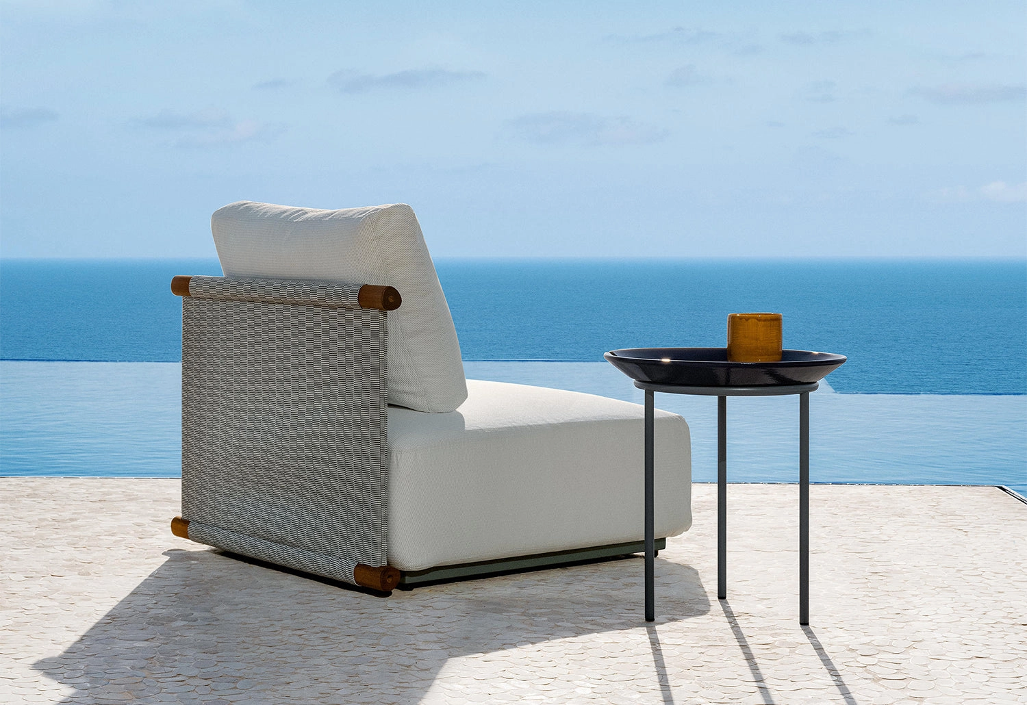 Brise Outdoor | Tube Base