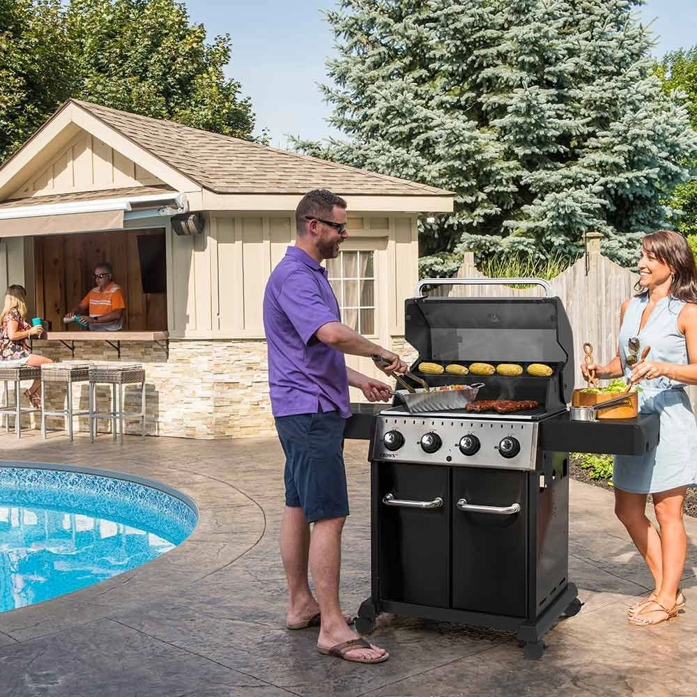 Broil King Crown 420 Gas Grill with 4 Stainless Steel Dual-Tube Burners