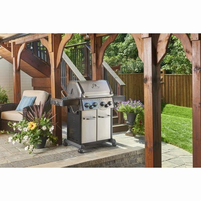 Broil King Crown S 490 Gas Grill with 4 Stainless steel Dual-Tube Burners