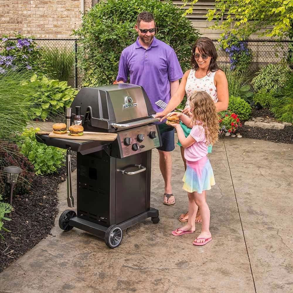 Broil King Monarch 340 Gas Grill with 3 Stainless Steel Dual-Tube Burners