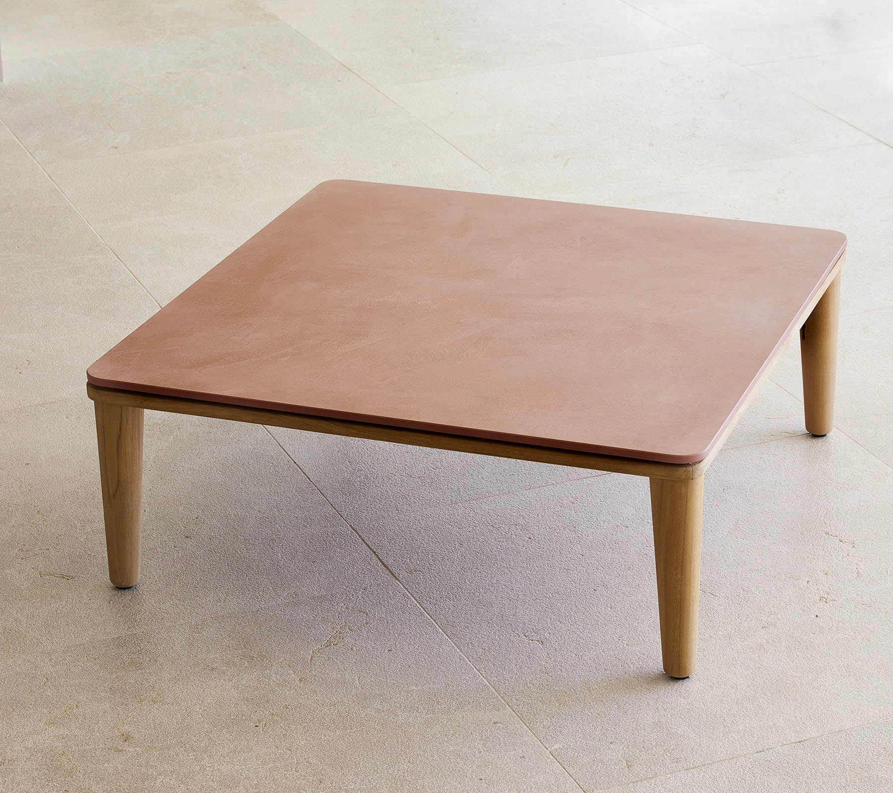 Capture coffee table, 85x85 cm