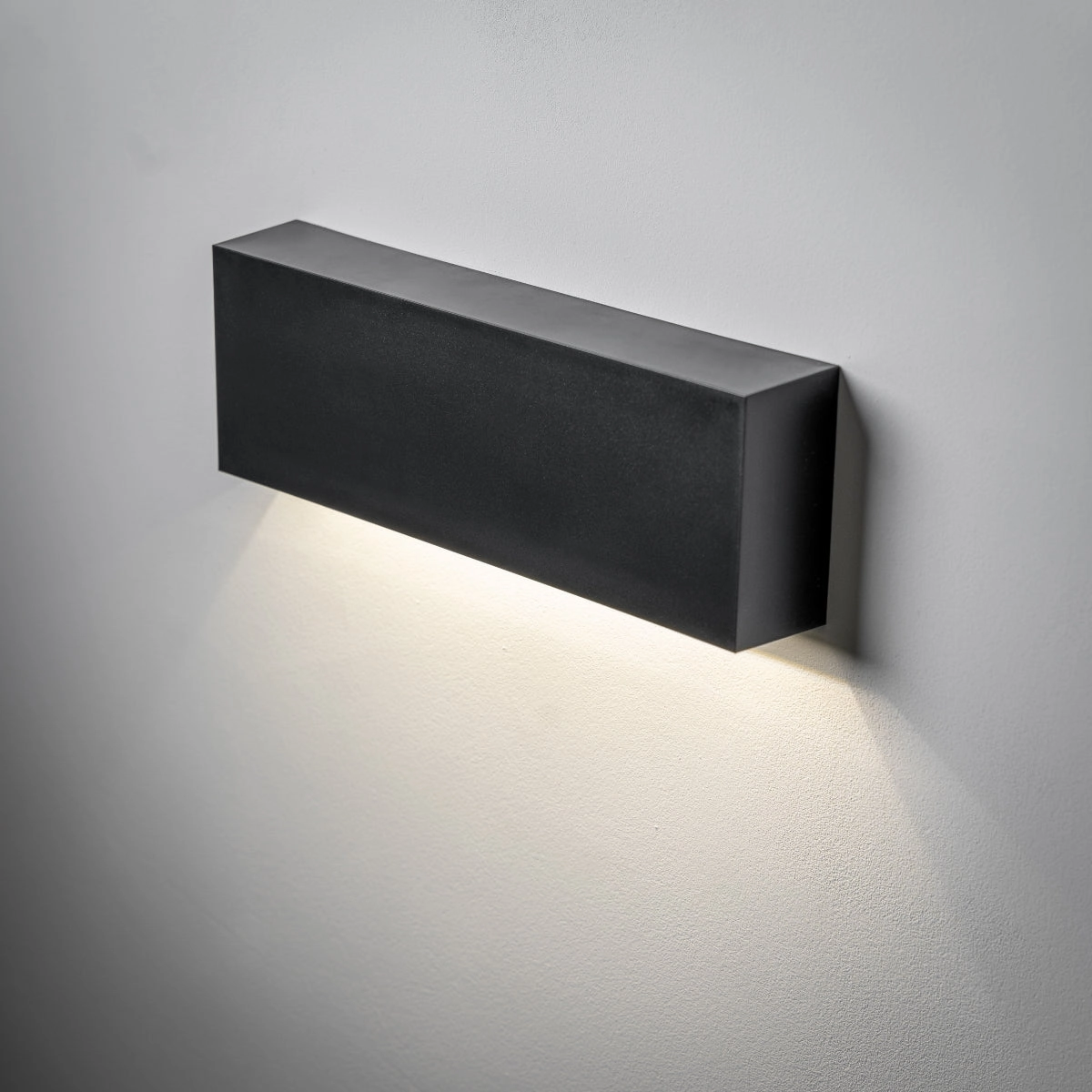 CGC DARNA Black Slim LED Outdoor Wall Light Down 4000k Natural White IP65Outdoor wall sconces with motion sensor