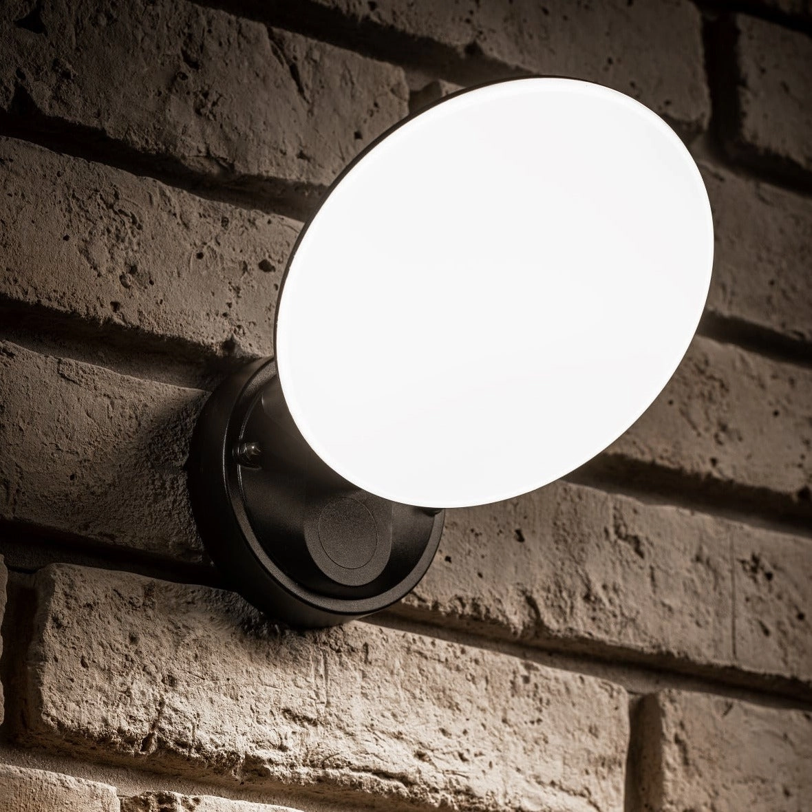 CGC EZRA Slim Round Black LED Outdoor Wall Light 10W 1000lm 4000k Natural White LED