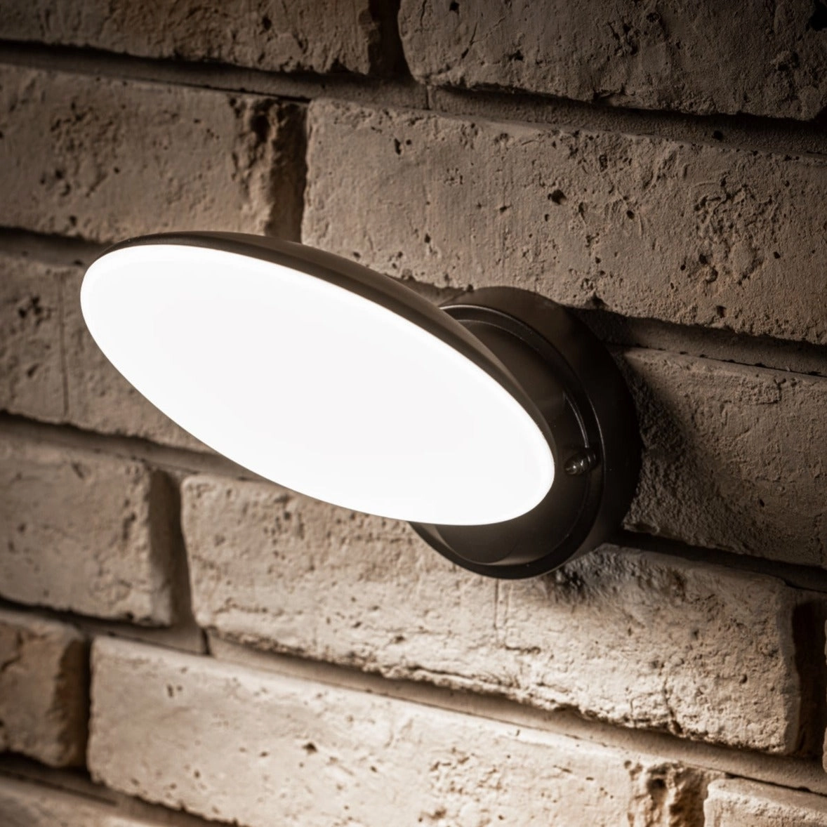 CGC EZRA Slim Round Black LED Outdoor Wall Light 10W 1000lm 4000k Natural White LED