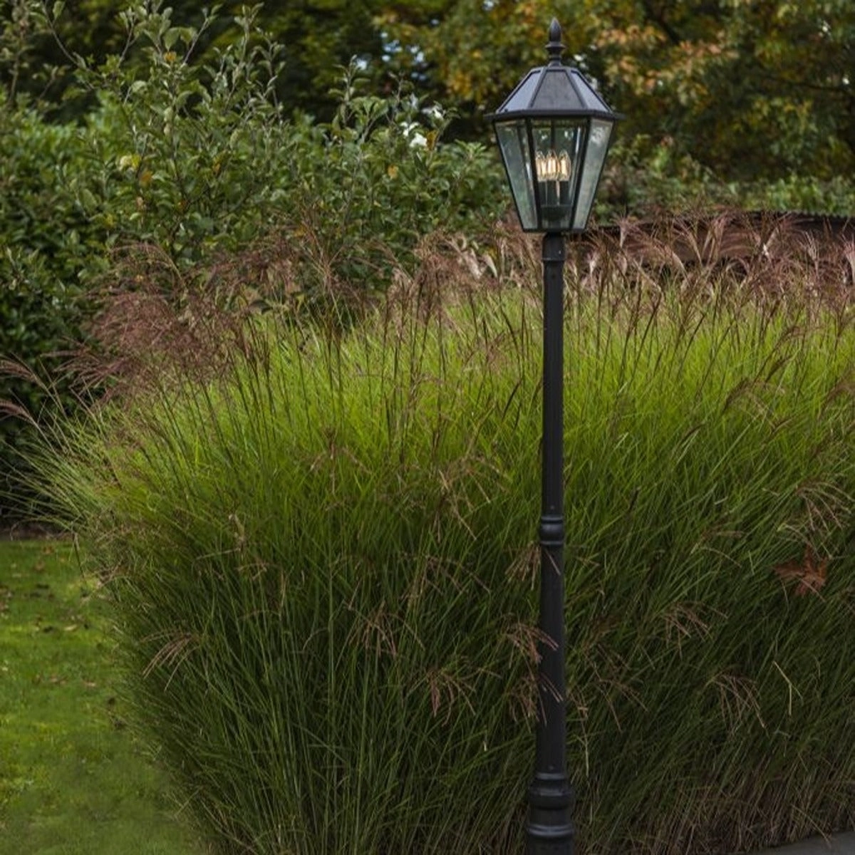 CGC LONDON 2.3 Metre Extra Tall Black Victorian Style LED Solar Post Light