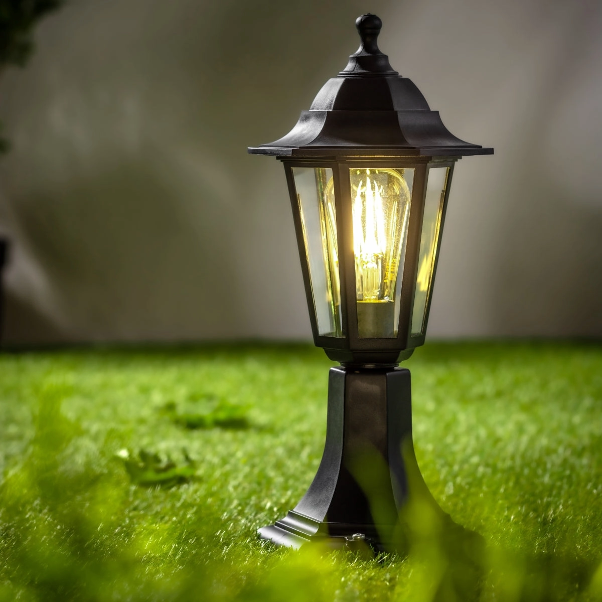 CGC YASMIN Black Outdoor Traditional Lantern Style Medium Post LightDecorative outdoor post lights