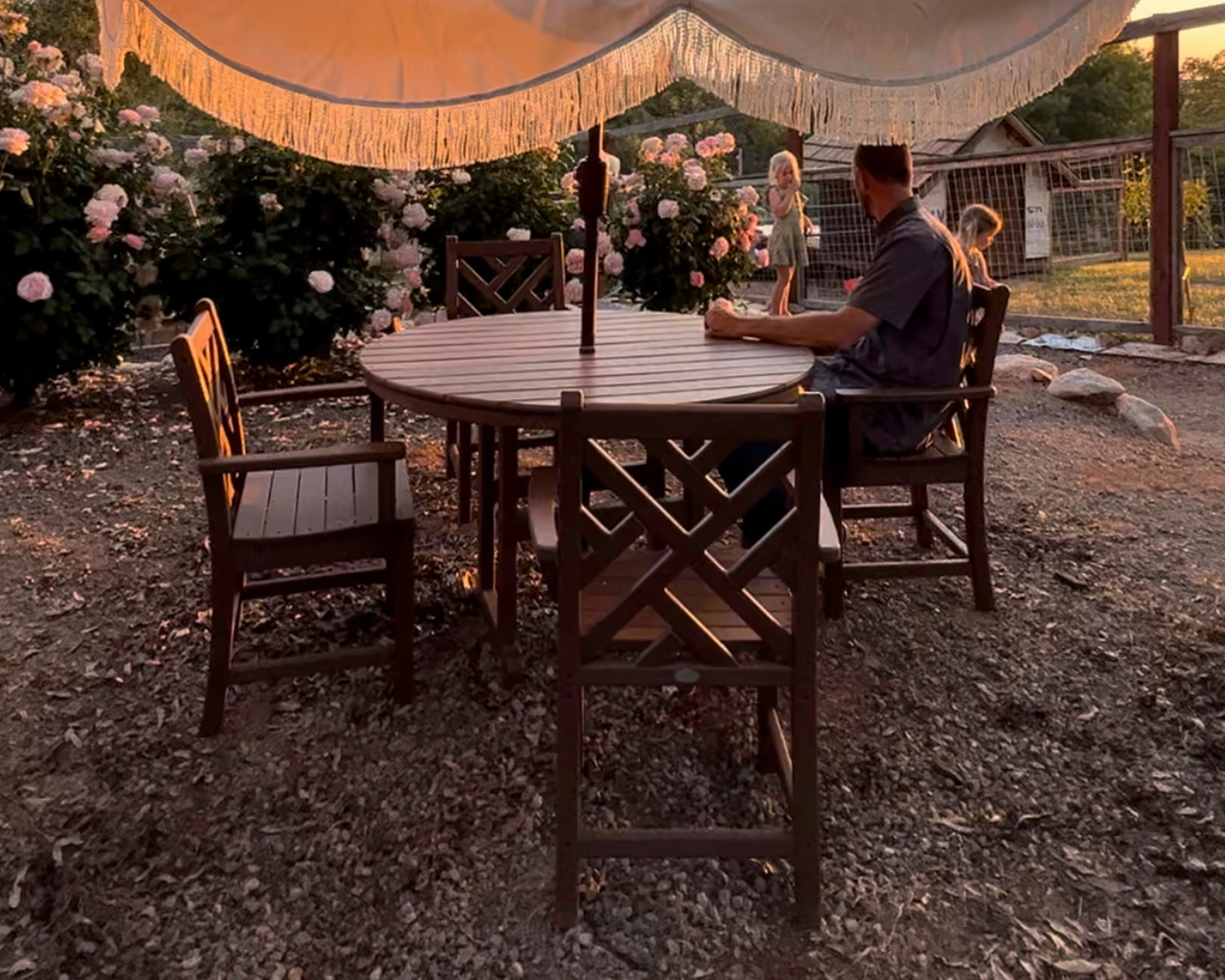 Chippendale 5-Piece Round Farmhouse Dining Set