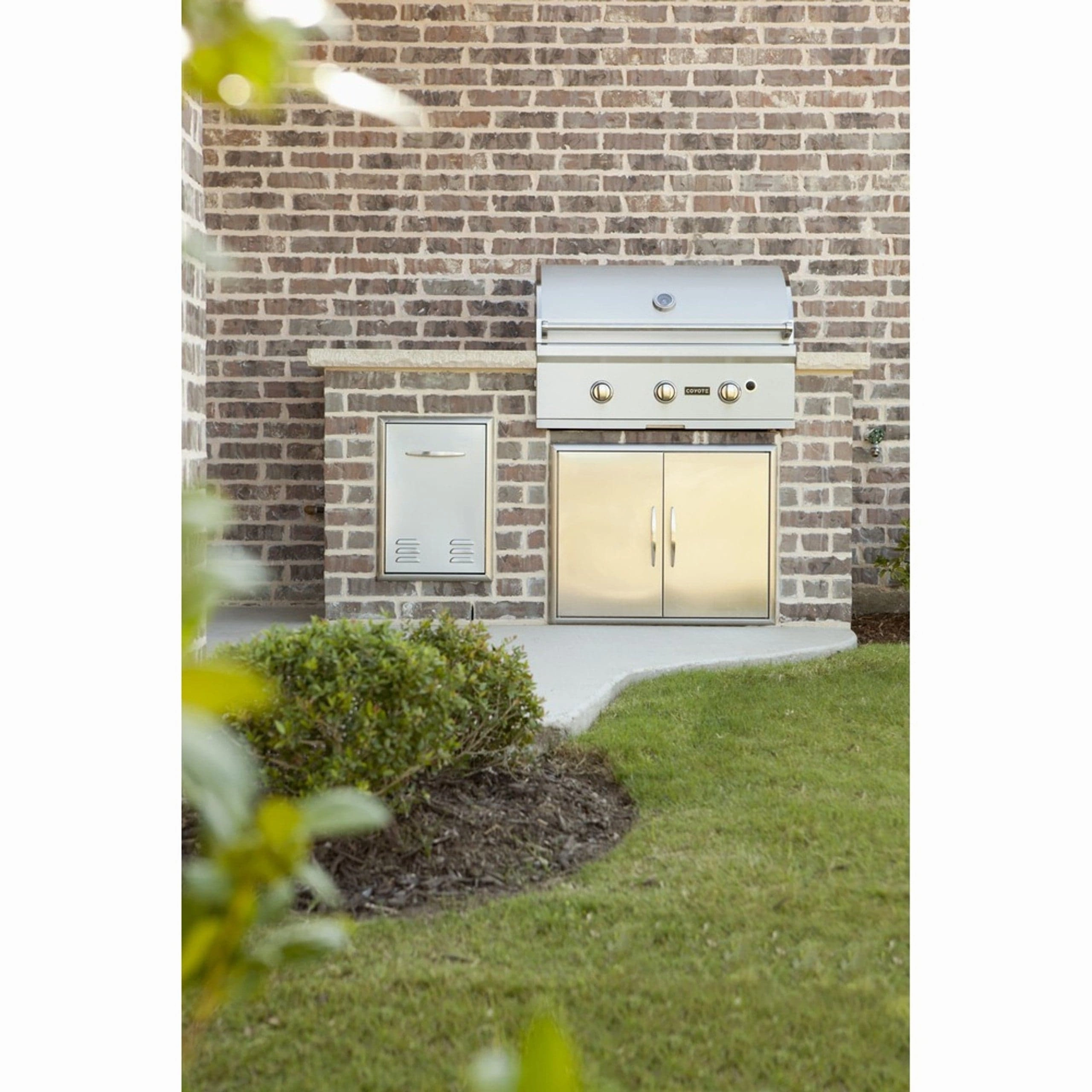 Coyote 34-inch Built-in with Infinity Burners N Gas Grill C2C34NG