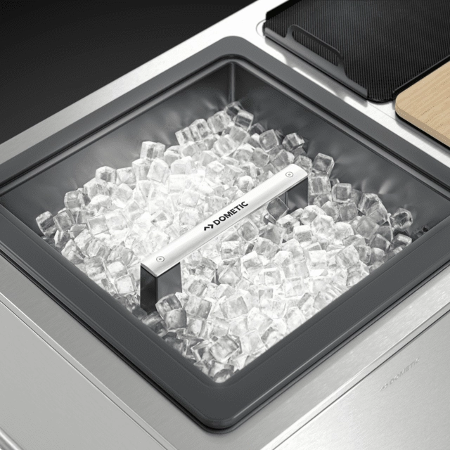 Dometic 39 Bottles Outdoor Dual Zone Beverage Center MoBar 550S