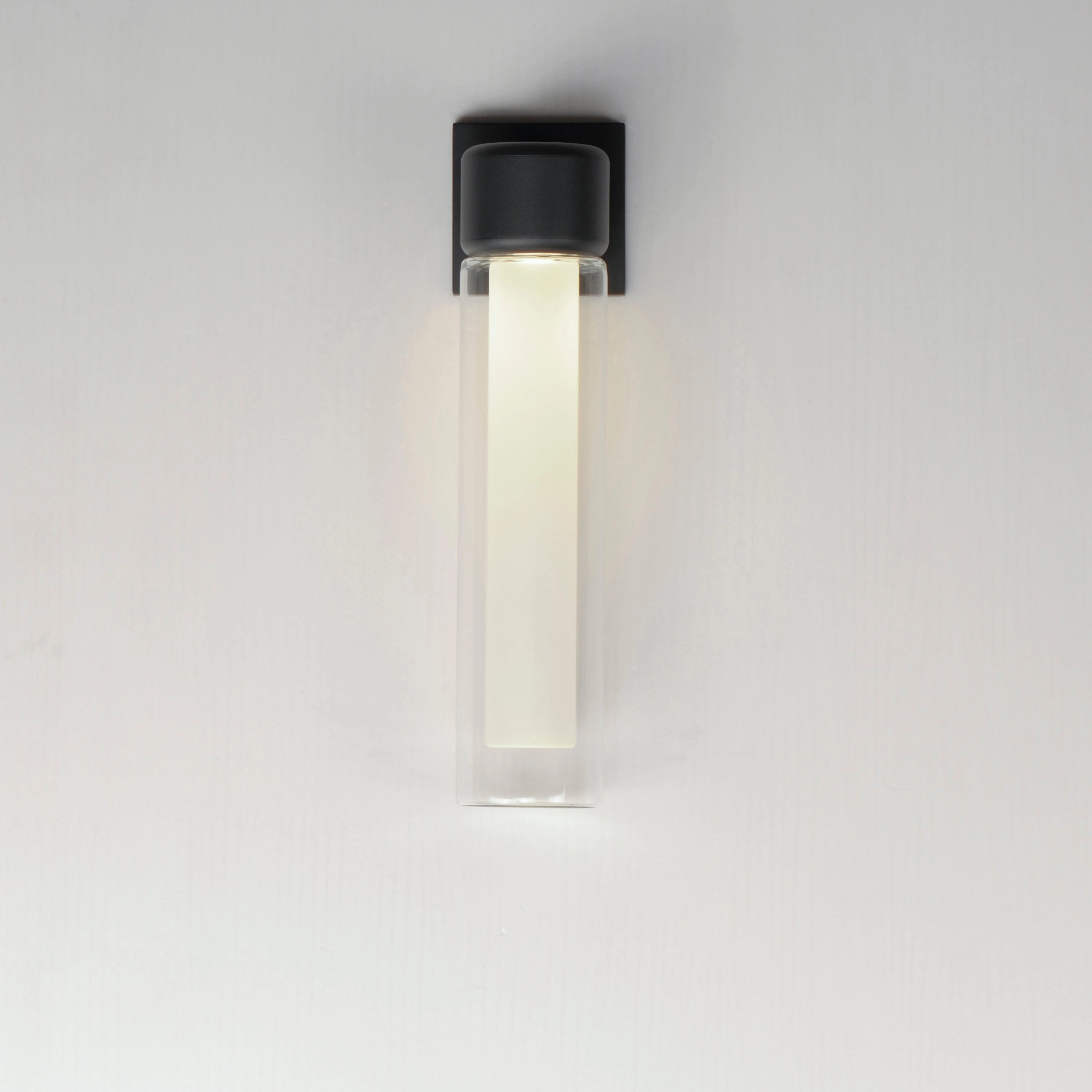 Dram Medium LED Outdoor Sconce