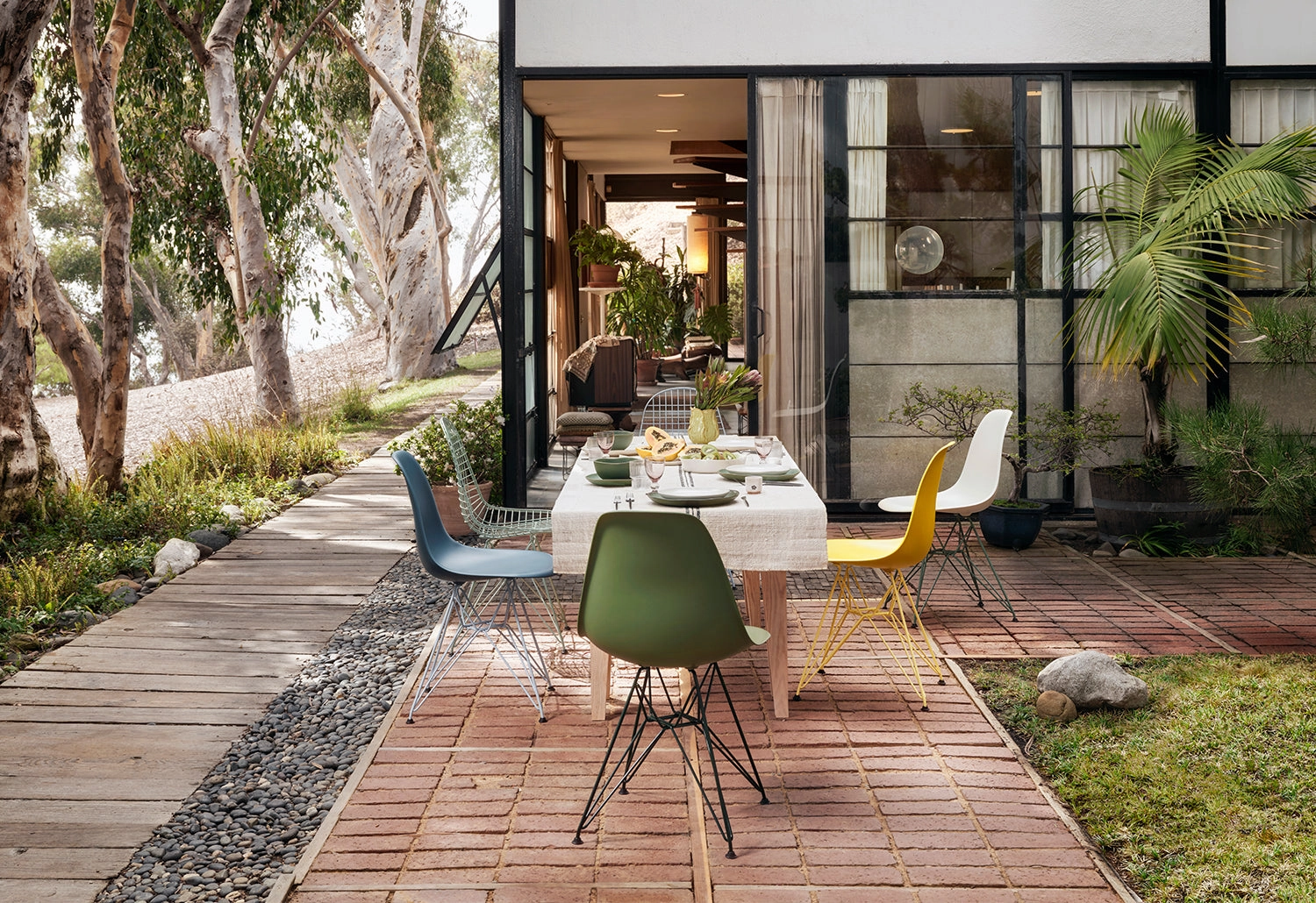 Eames RE DSR Side Chair
