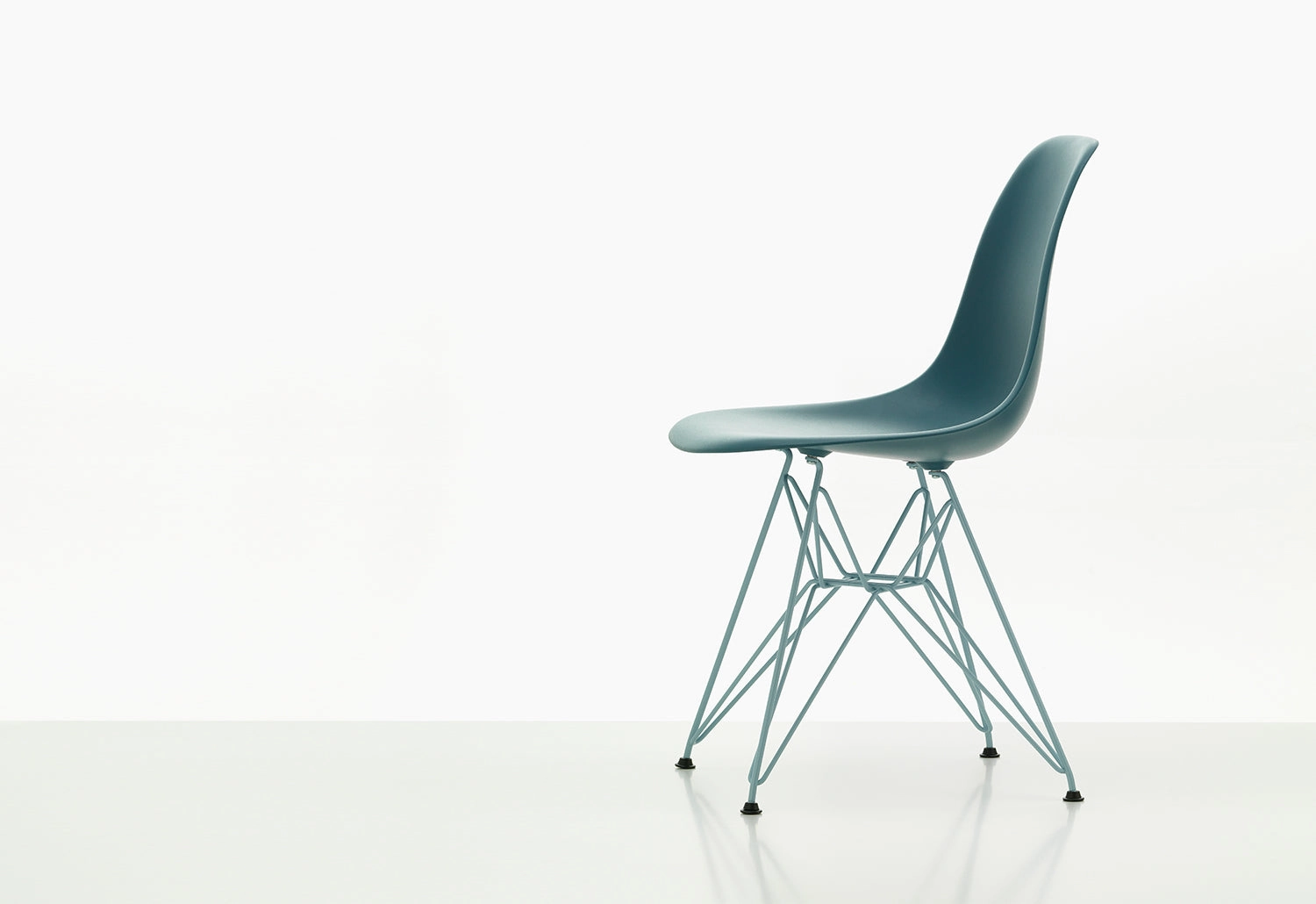 Eames RE DSR Side Chair