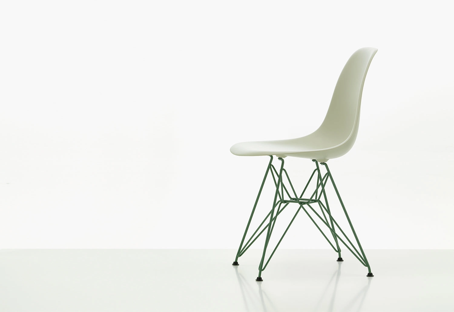 Eames RE DSR Side Chair