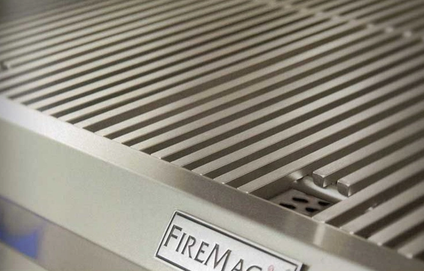 Fire Magic Aurora 30" Portable Gas Grill with Analog Thermometer & Flush Mounted Single Side Burner A660s