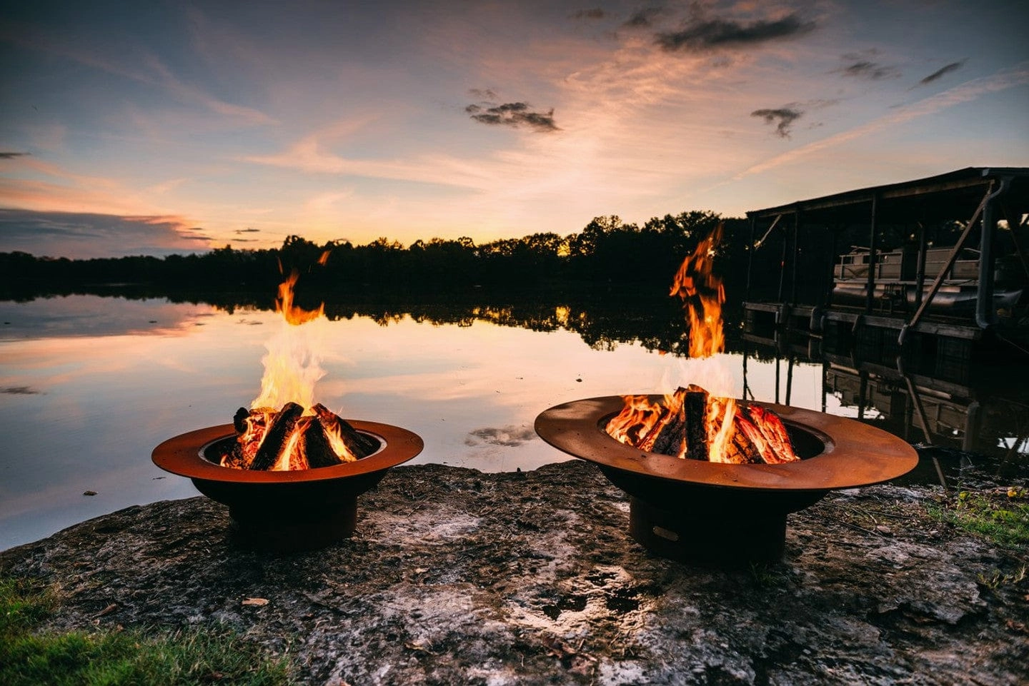 Fire Pit Art Magnum w/lid 54-inch Gas Fire Pit - MAG/LID