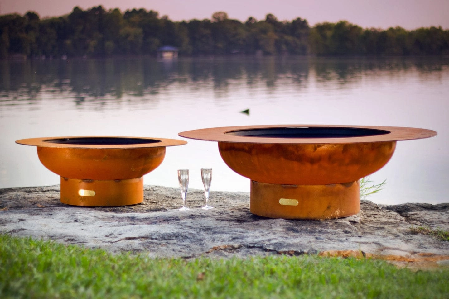 Fire Pit Art Magnum w/lid 54-inch Wood Burning Fire Pit - MAG/LID