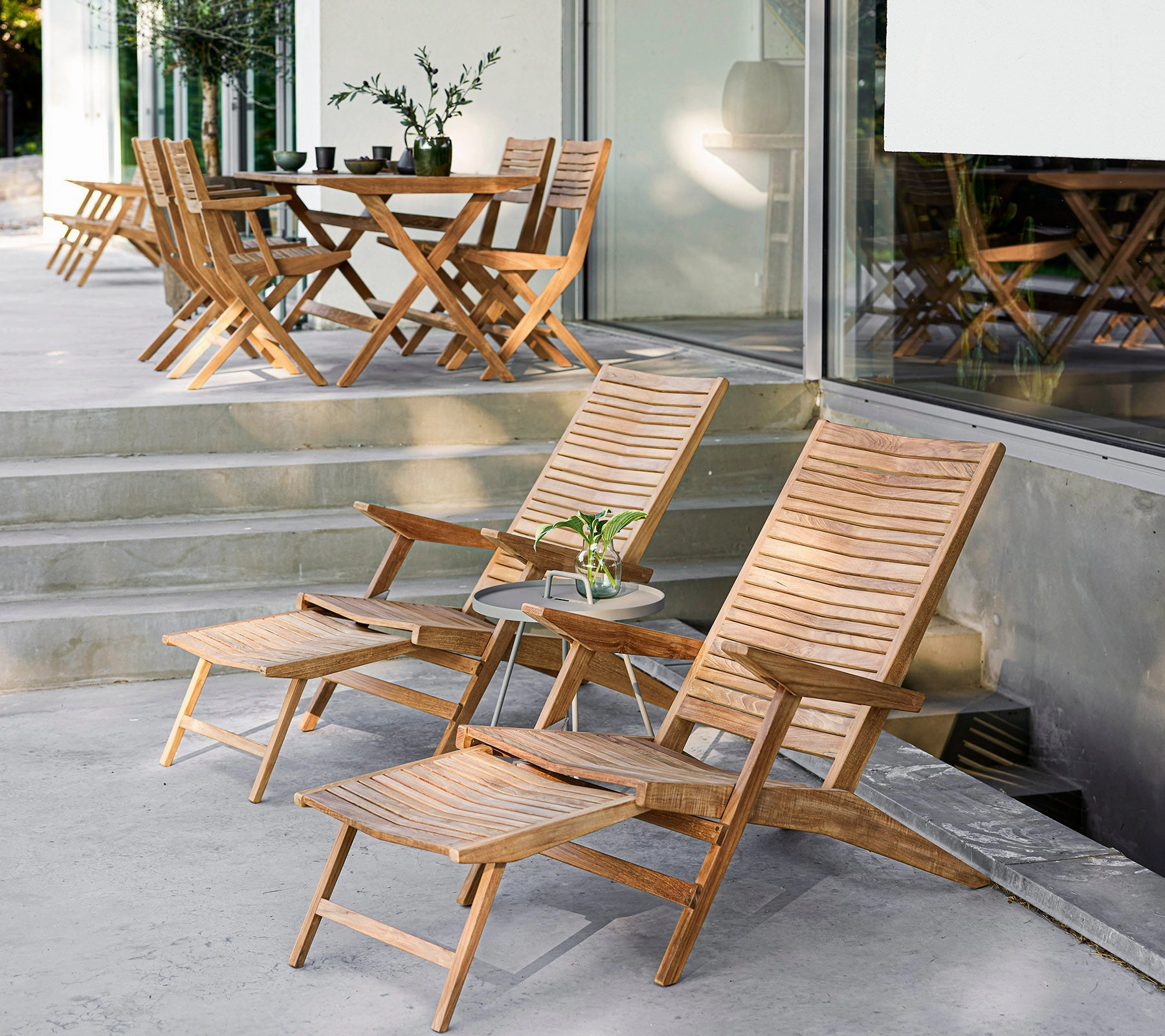 Flip deck chair