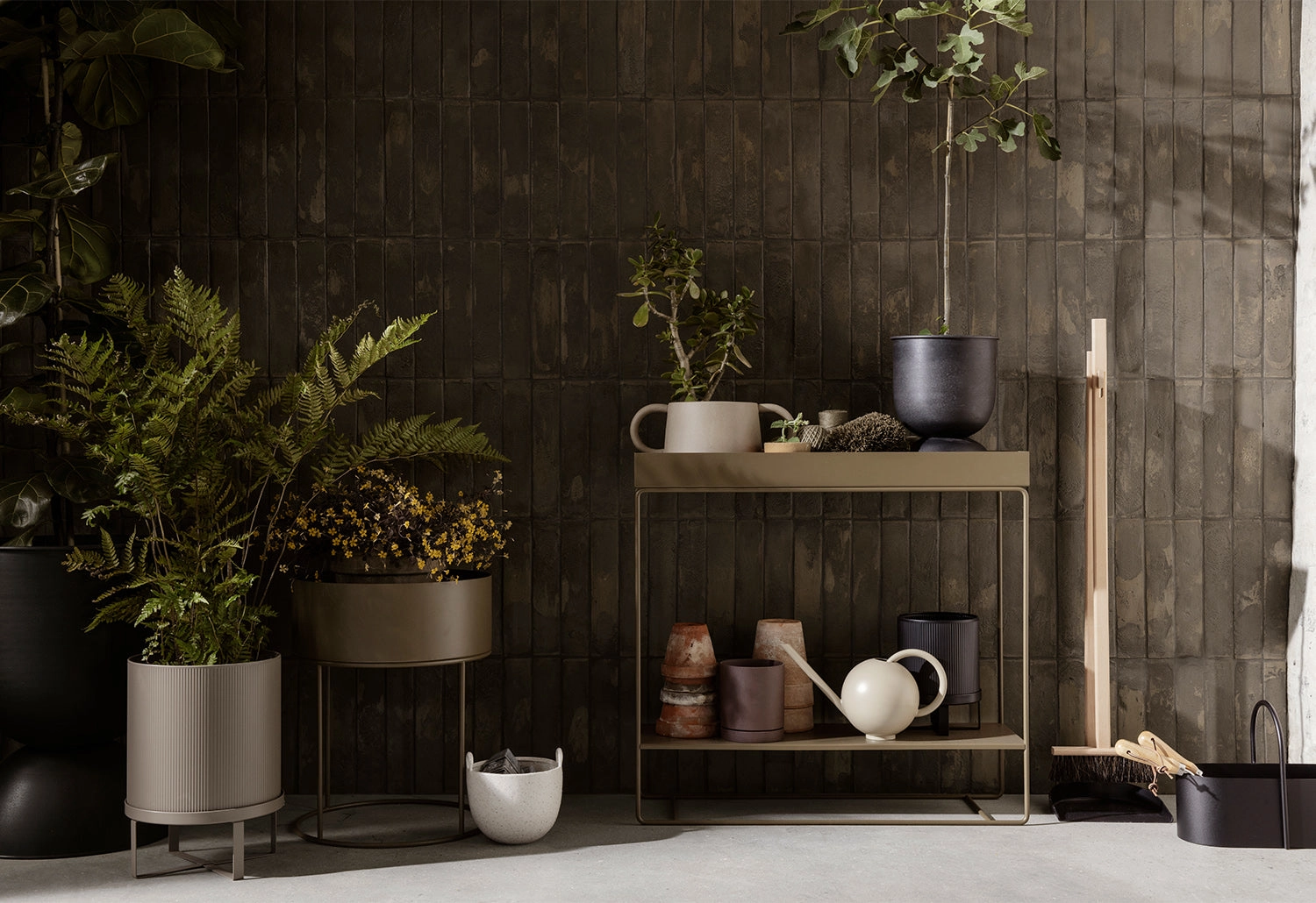 Hourglass Pot