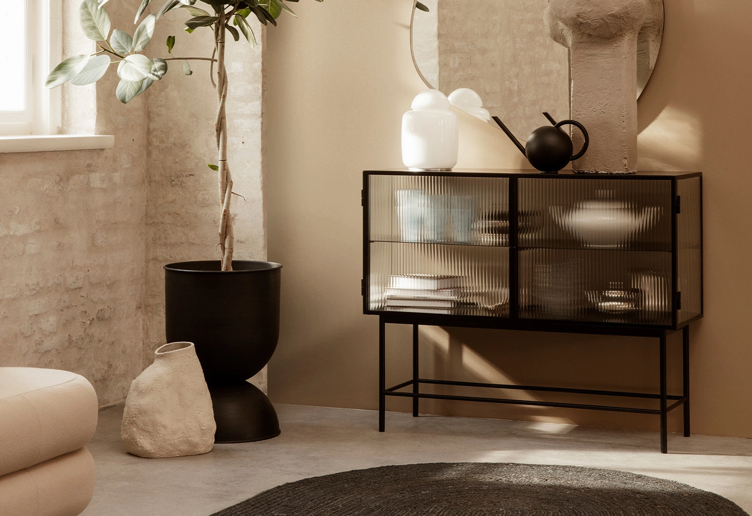 Hourglass Pot
