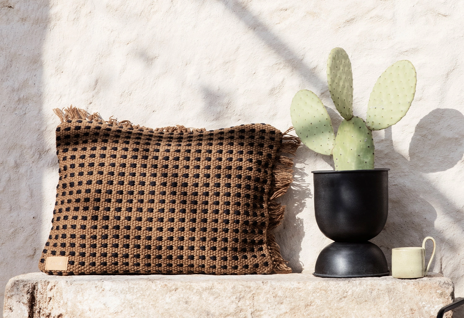 Hourglass Pot