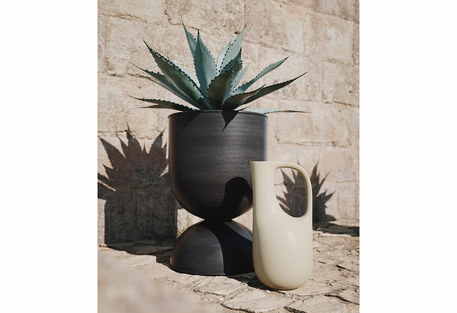 Hourglass Pot