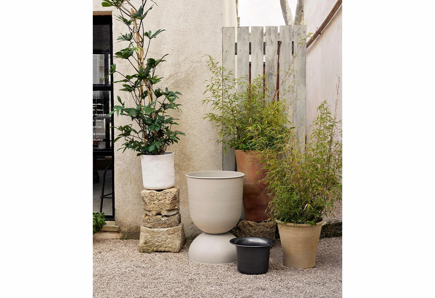 Hourglass Pot