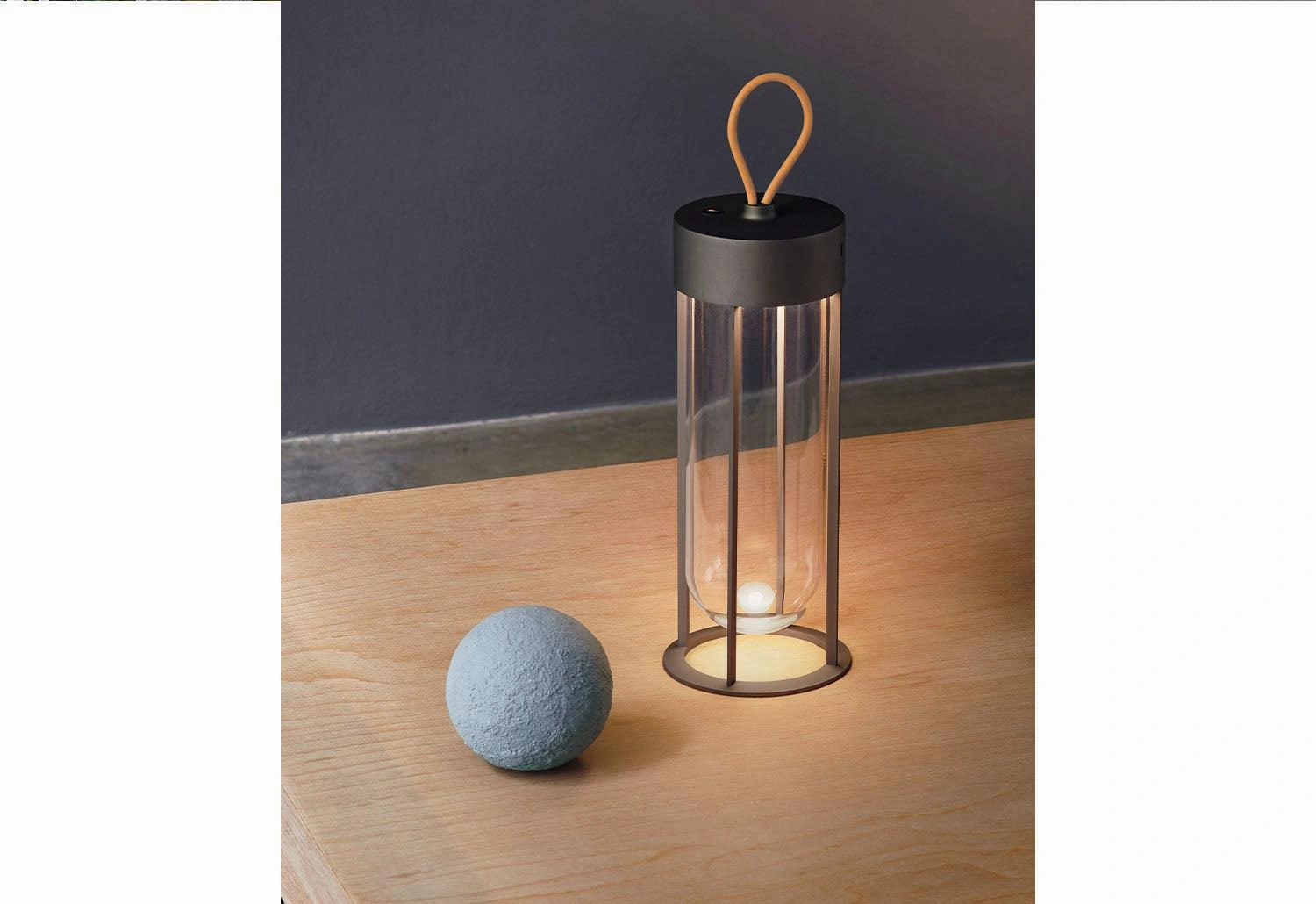 In Vitro Unplugged Table Lamp