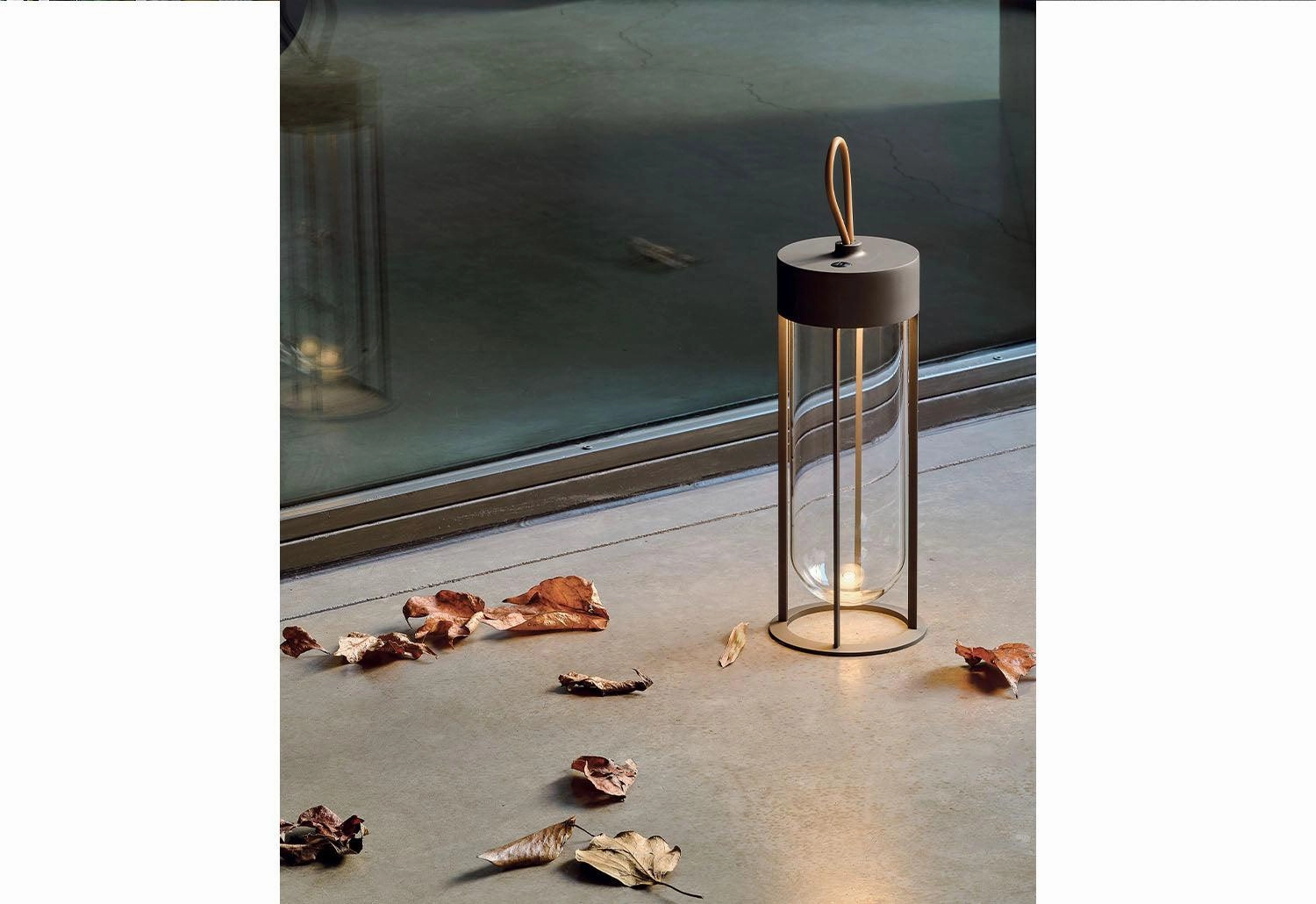 In Vitro Unplugged Table Lamp