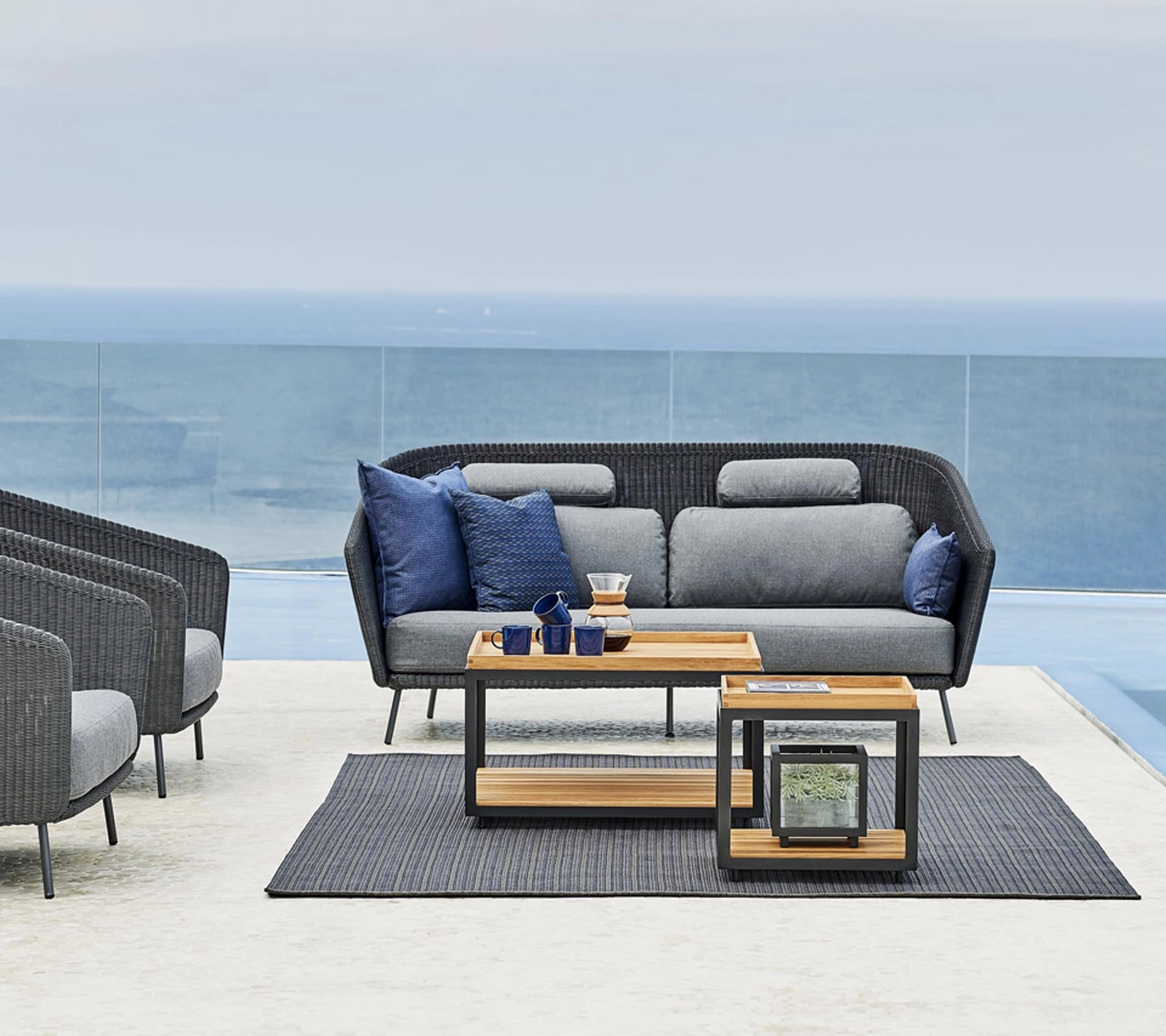 Level coffee table, large