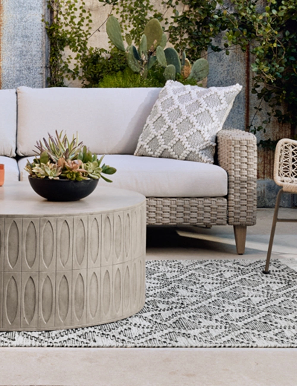Mal Indoor / Outdoor Round Coffee Table