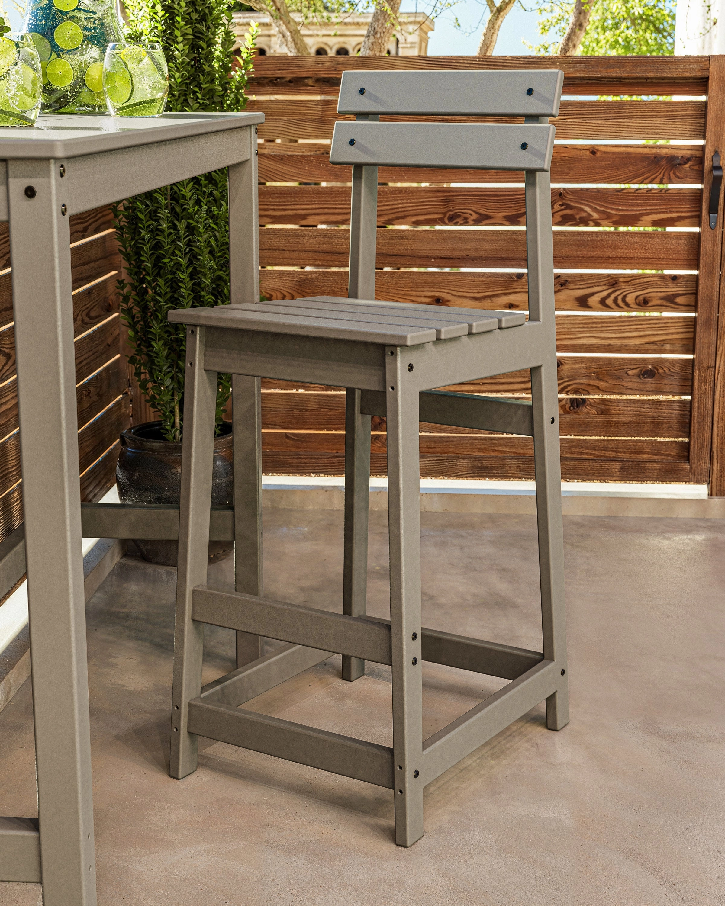 Modern Studio Plaza Bar Chair