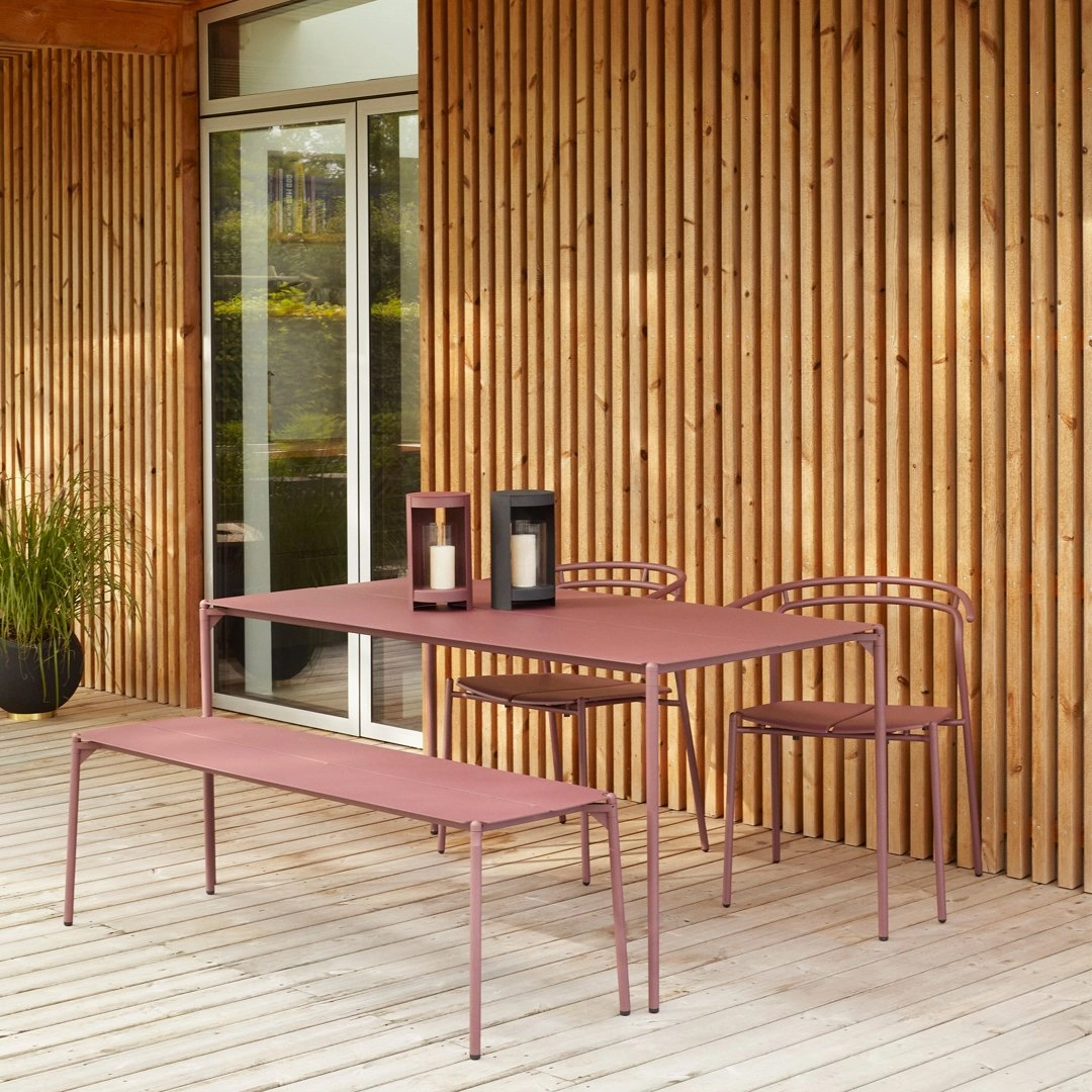 Novo Outdoor Table
