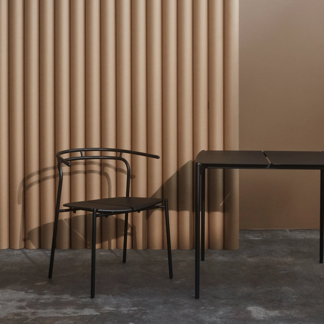 Novo Outdoor Table