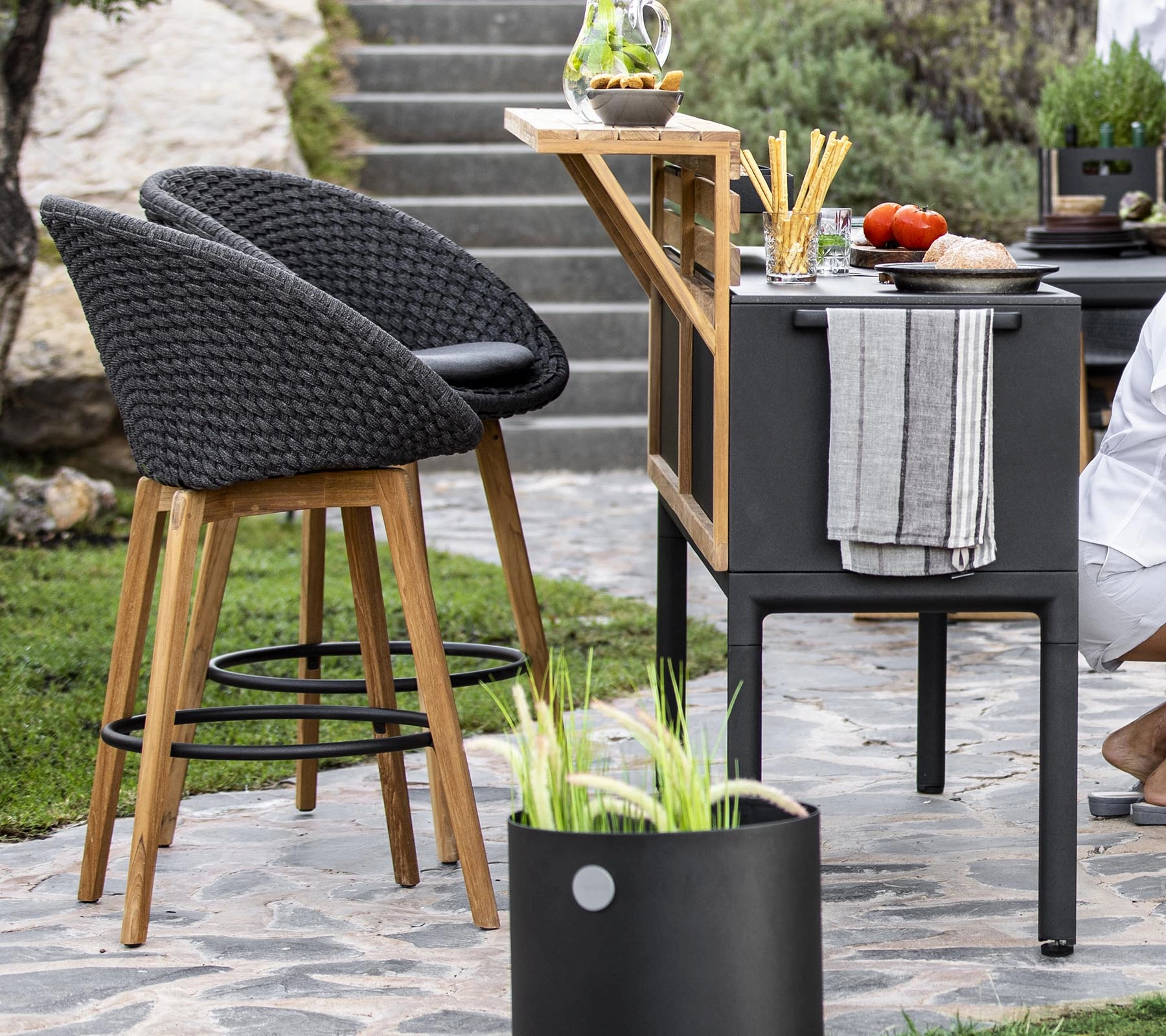 Peacock bar chair
